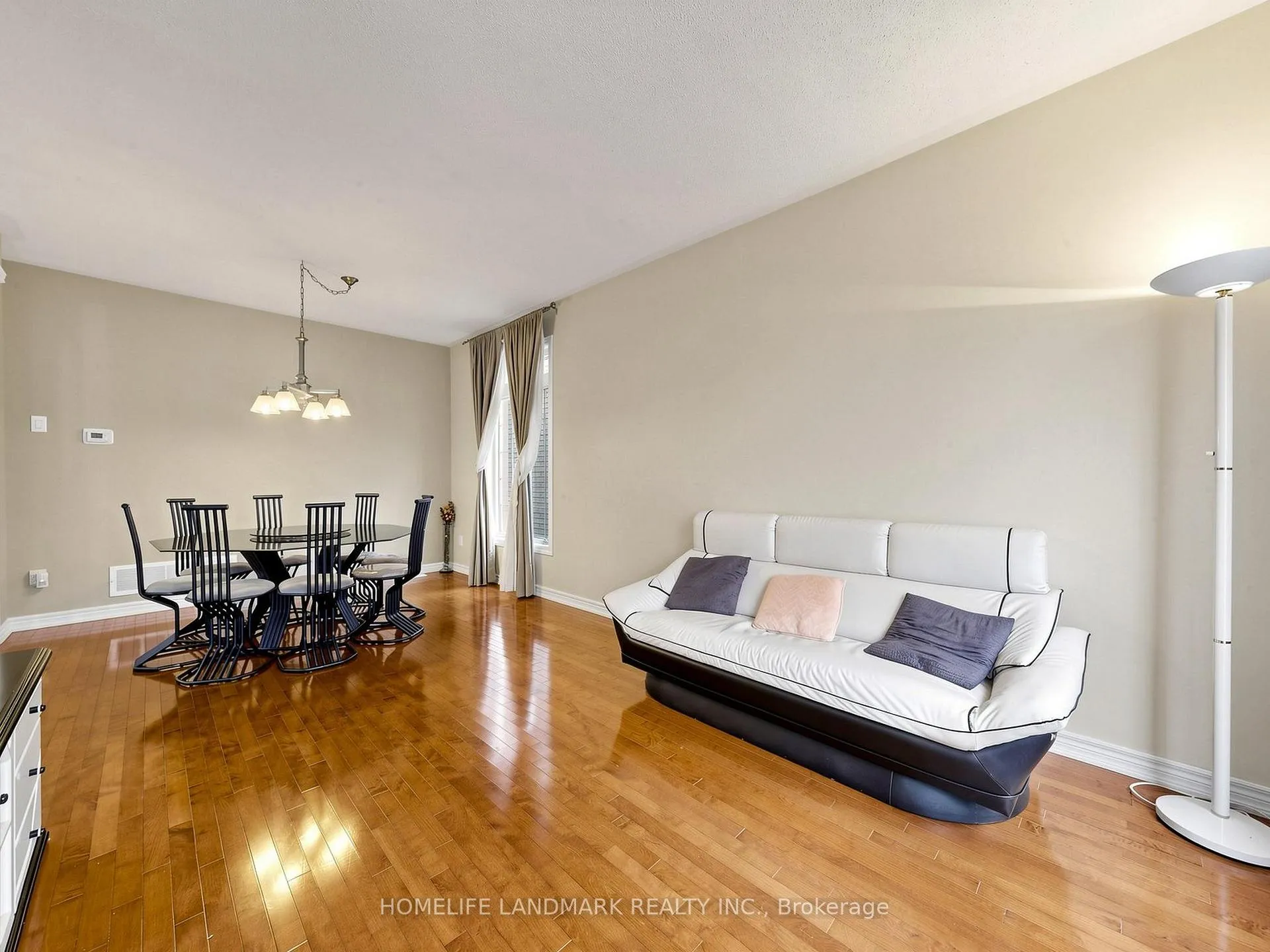 Photo 6 of 70 Burgundy Trail, Vaughan, Patterson — HOMEH