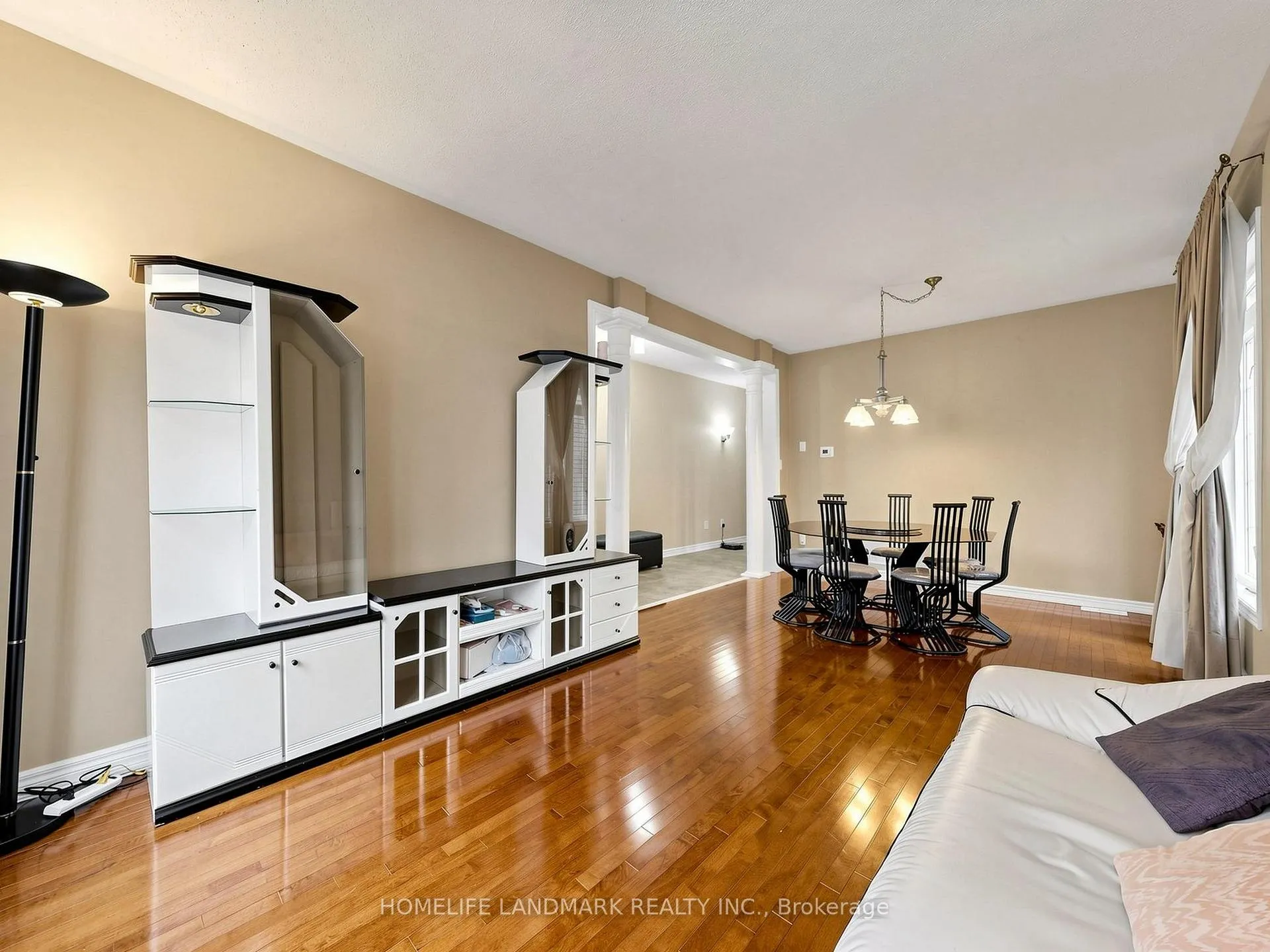Photo 7 of 70 Burgundy Trail, Vaughan, Patterson — HOMEH