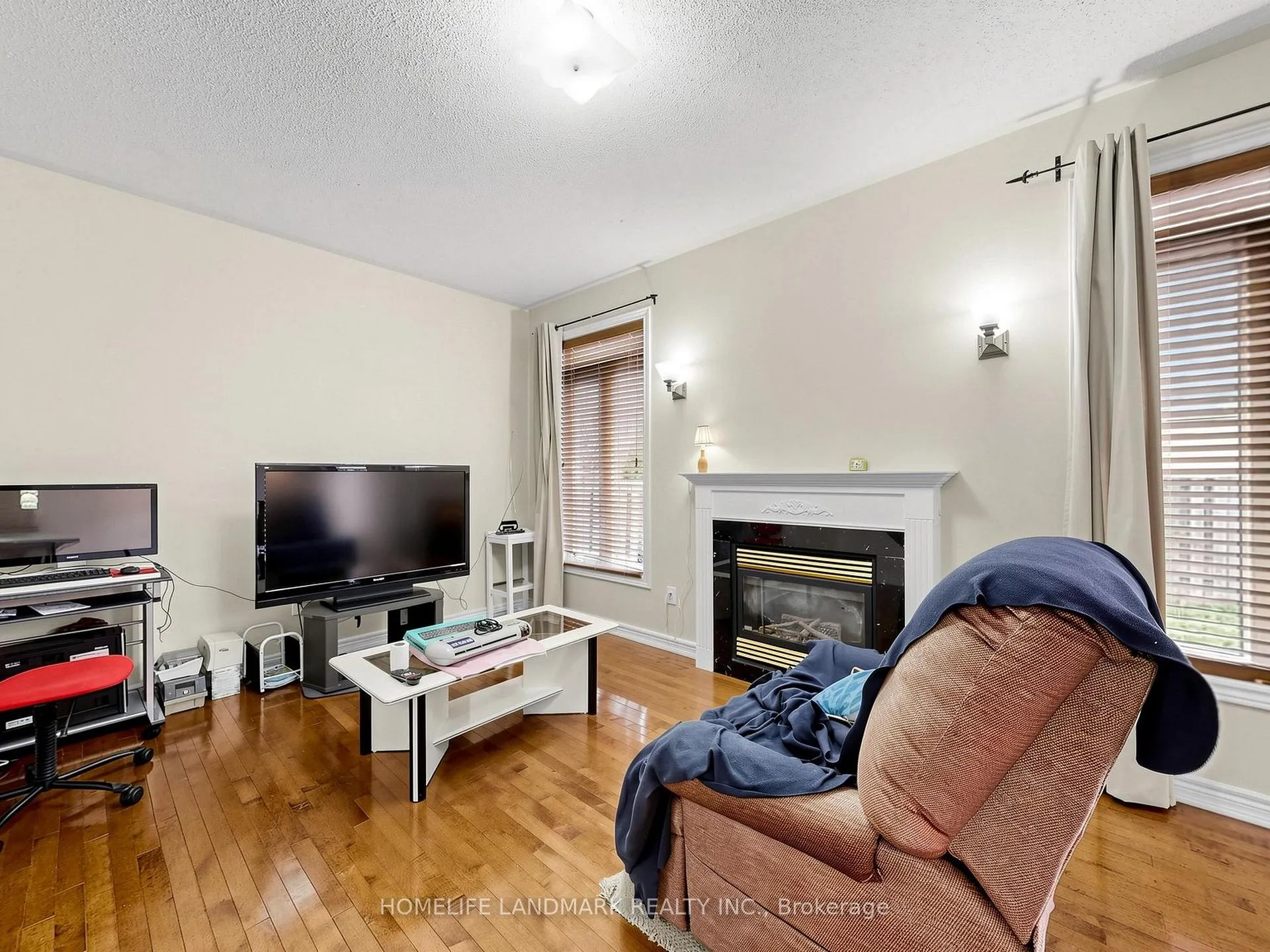 Photo 10 of 70 Burgundy Trail, Vaughan, Patterson — HOMEH