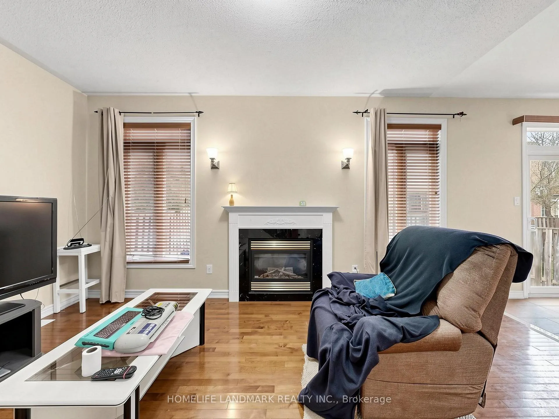 Photo 11 of 70 Burgundy Trail, Vaughan, Patterson — HOMEH