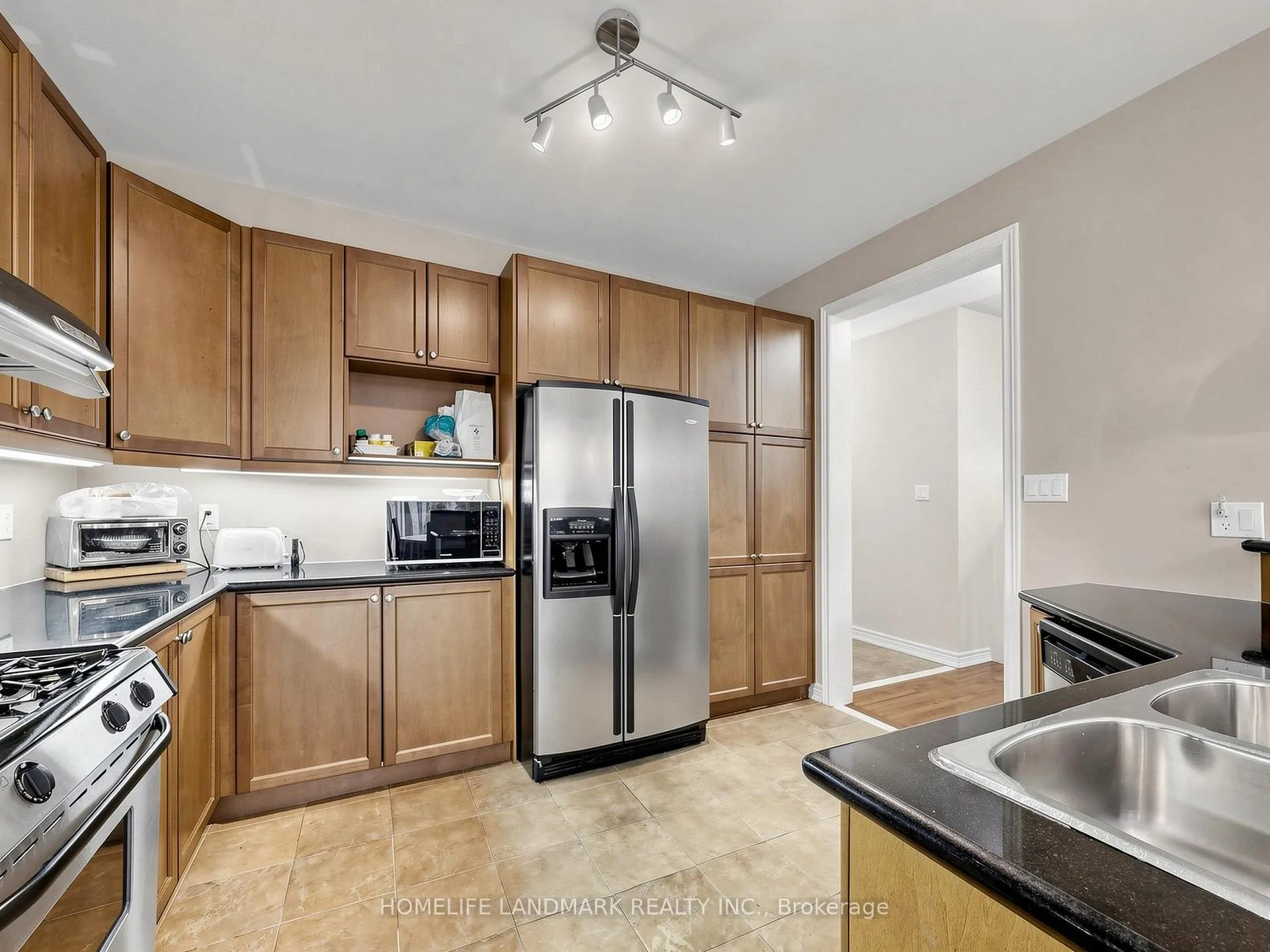 Photo 15 of 70 Burgundy Trail, Vaughan, Patterson — HOMEH