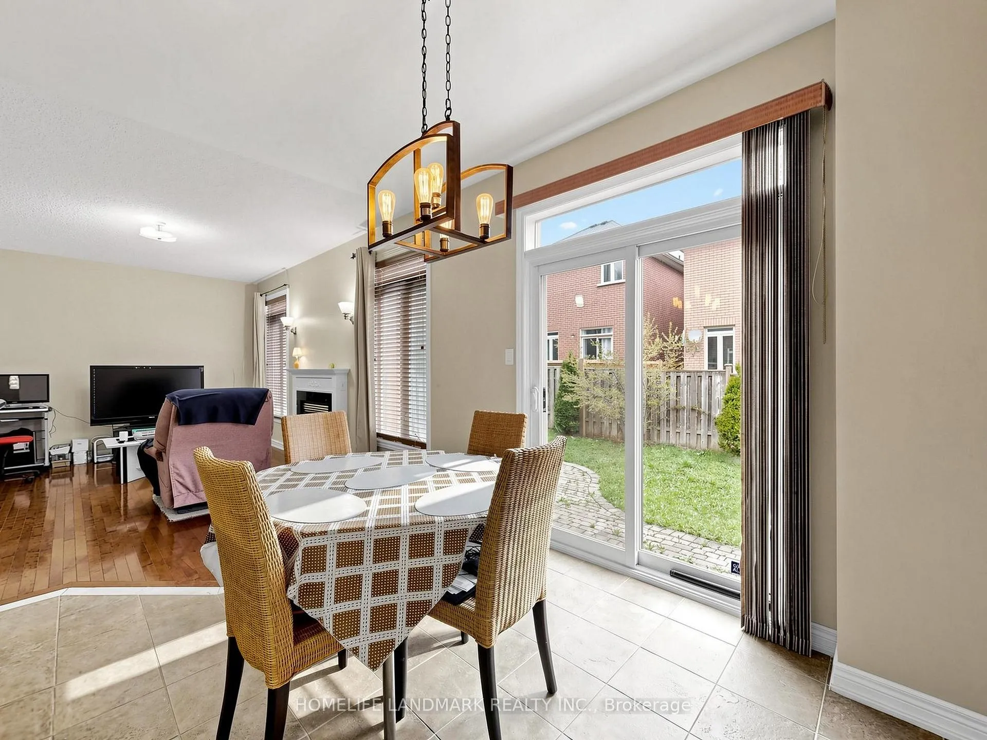 Photo 16 of 70 Burgundy Trail, Vaughan, Patterson — HOMEH