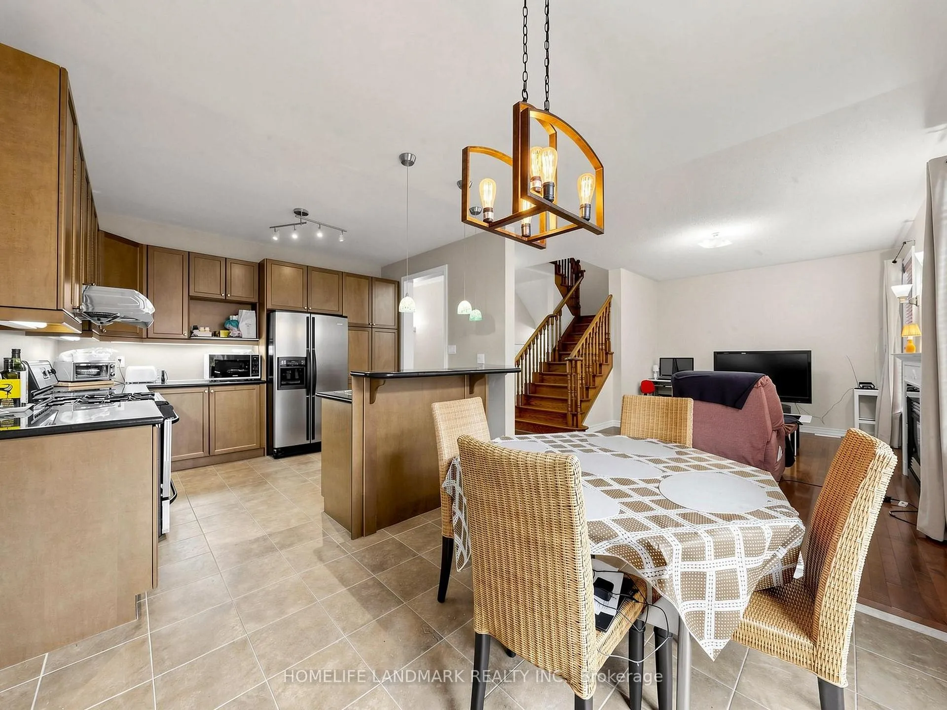 Photo 17 of 70 Burgundy Trail, Vaughan, Patterson — HOMEH