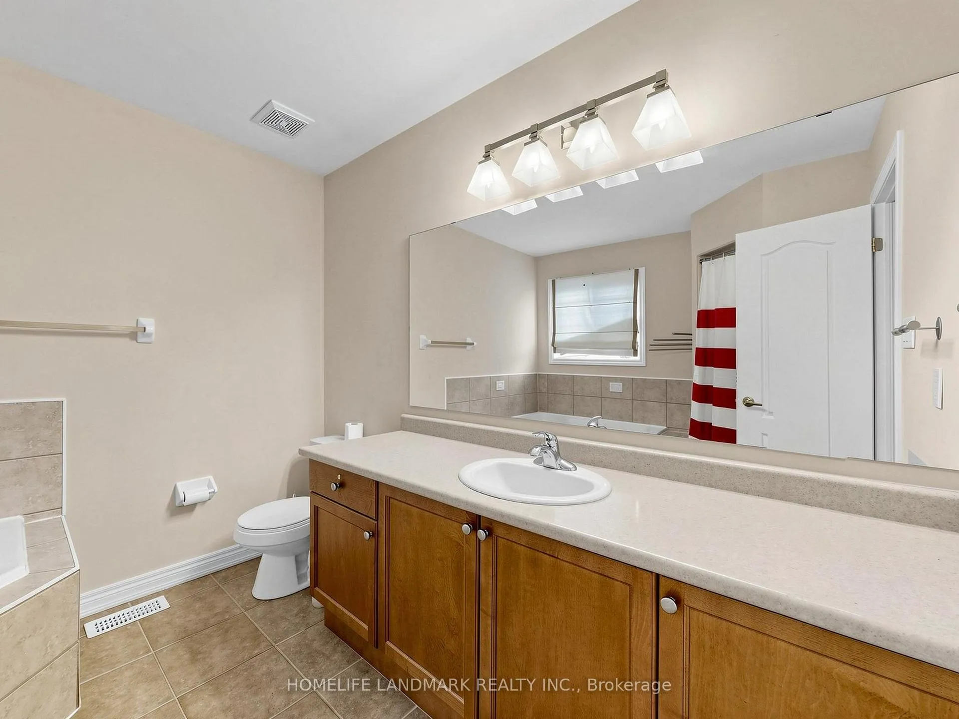 Photo 23 of 70 Burgundy Trail, Vaughan, Patterson — HOMEH