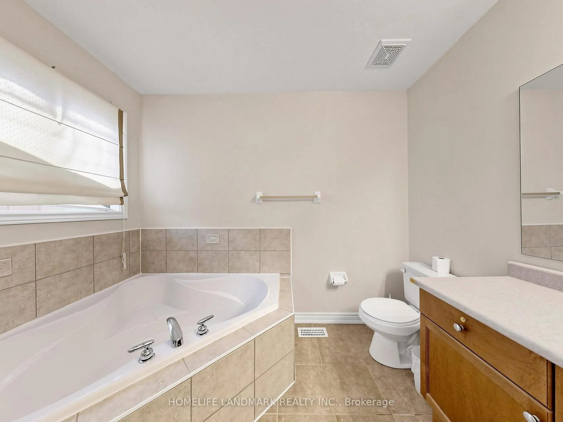 Photo 24 of 70 Burgundy Trail, Vaughan, Patterson — HOMEH