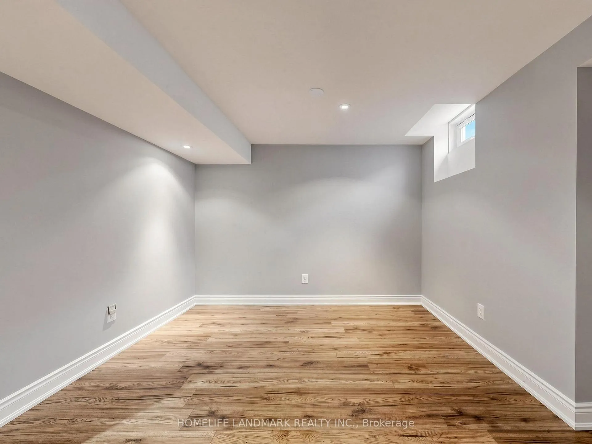 Photo 40 of 70 Burgundy Trail, Vaughan, Patterson — HOMEH