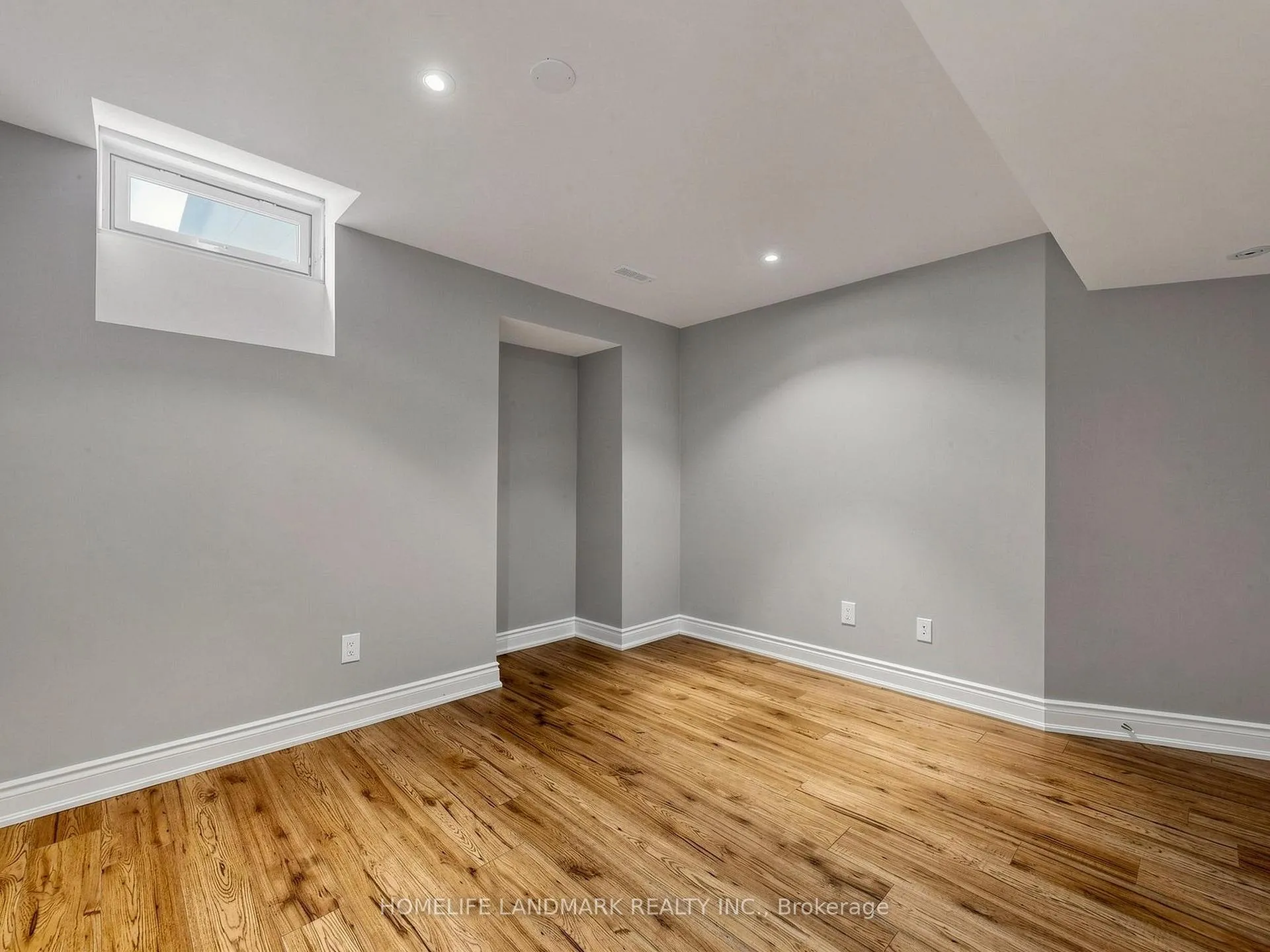 Photo 41 of 70 Burgundy Trail, Vaughan, Patterson — HOMEH