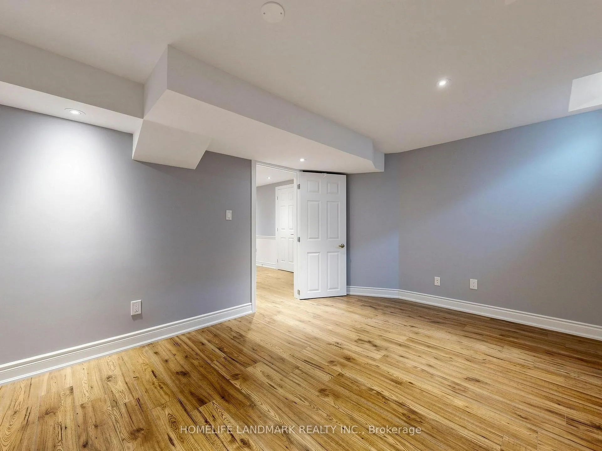 Photo 44 of 70 Burgundy Trail, Vaughan, Patterson — HOMEH