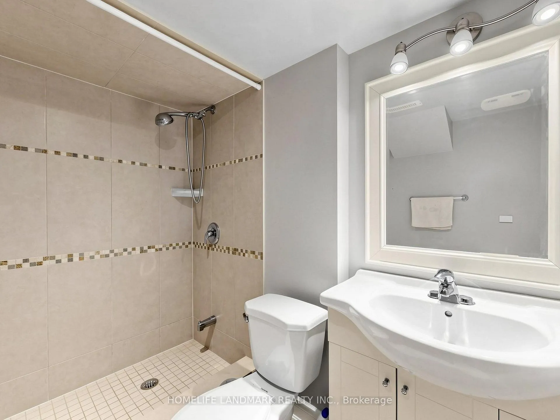 Photo 45 of 70 Burgundy Trail, Vaughan, Patterson — HOMEH