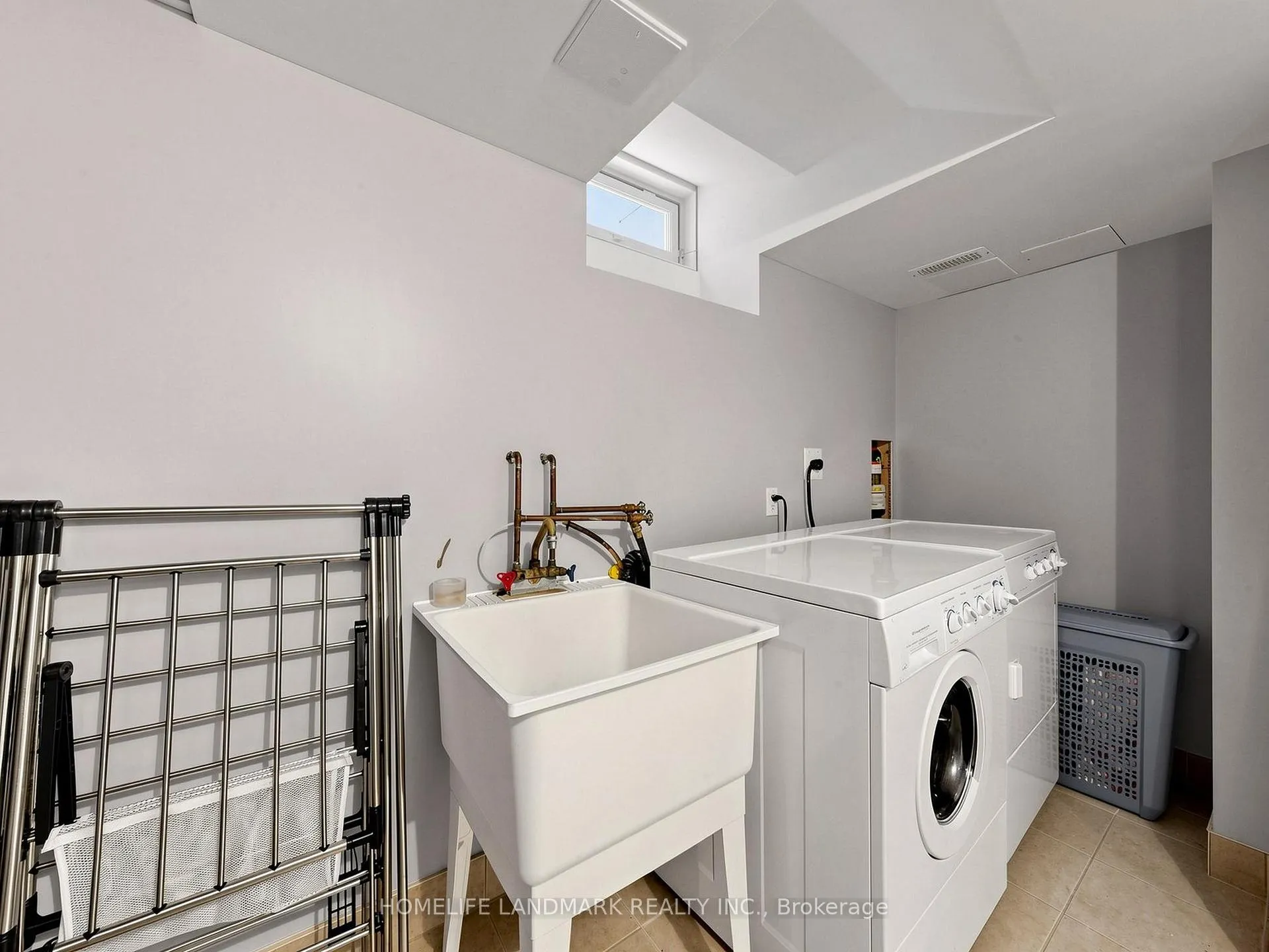 Photo 47 of 70 Burgundy Trail, Vaughan, Patterson — HOMEH