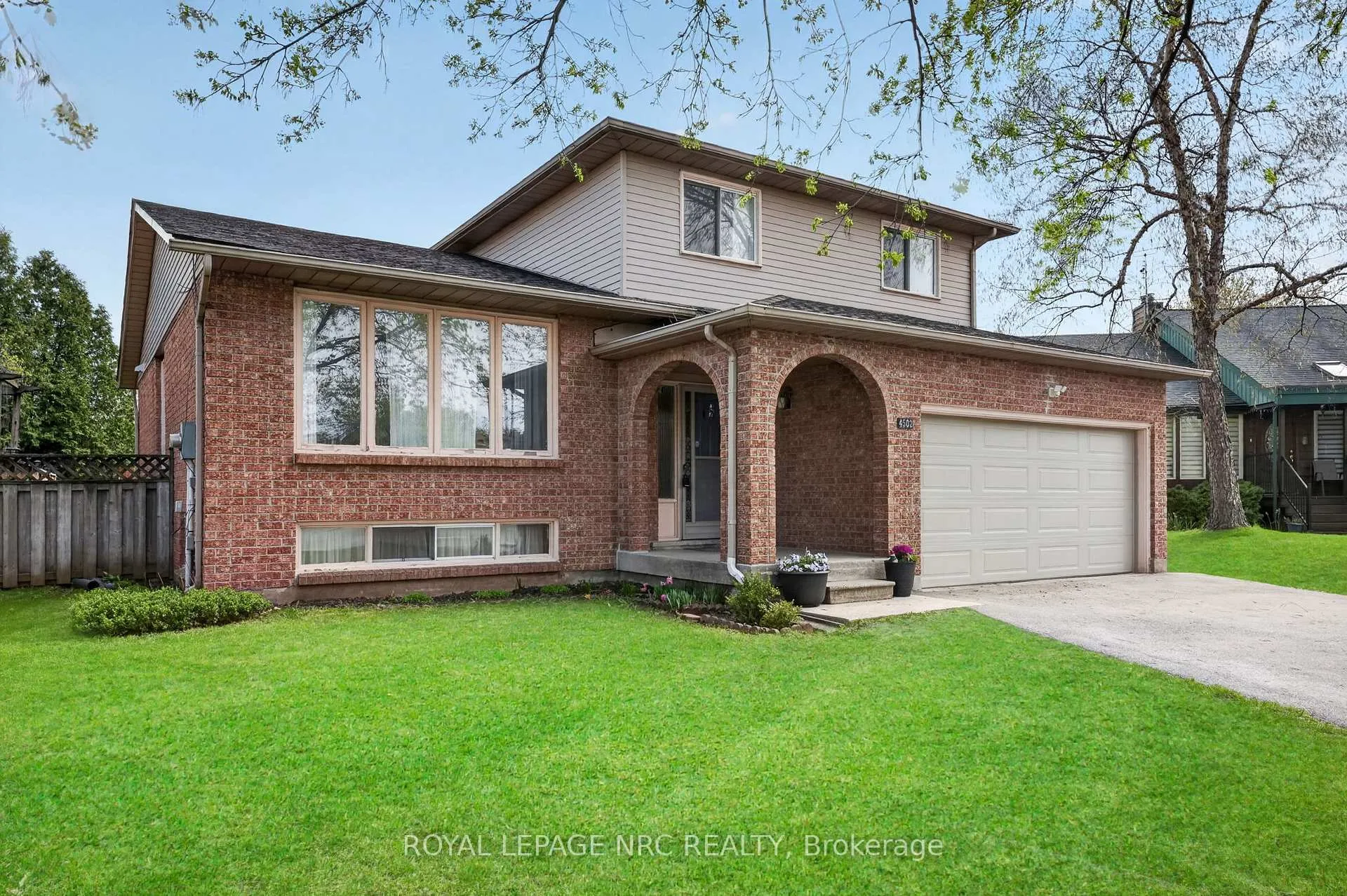 Photo 1 of 4502 Green Meadow Boulevard, Lincoln, Beamsville — HOMEH