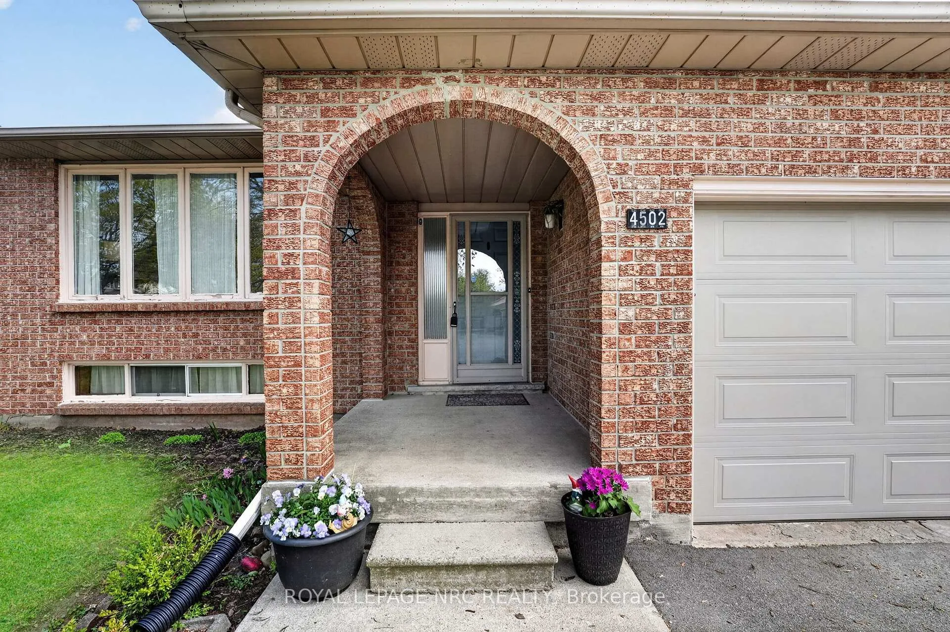 Photo 3 of 4502 Green Meadow Boulevard, Lincoln, Beamsville — HOMEH