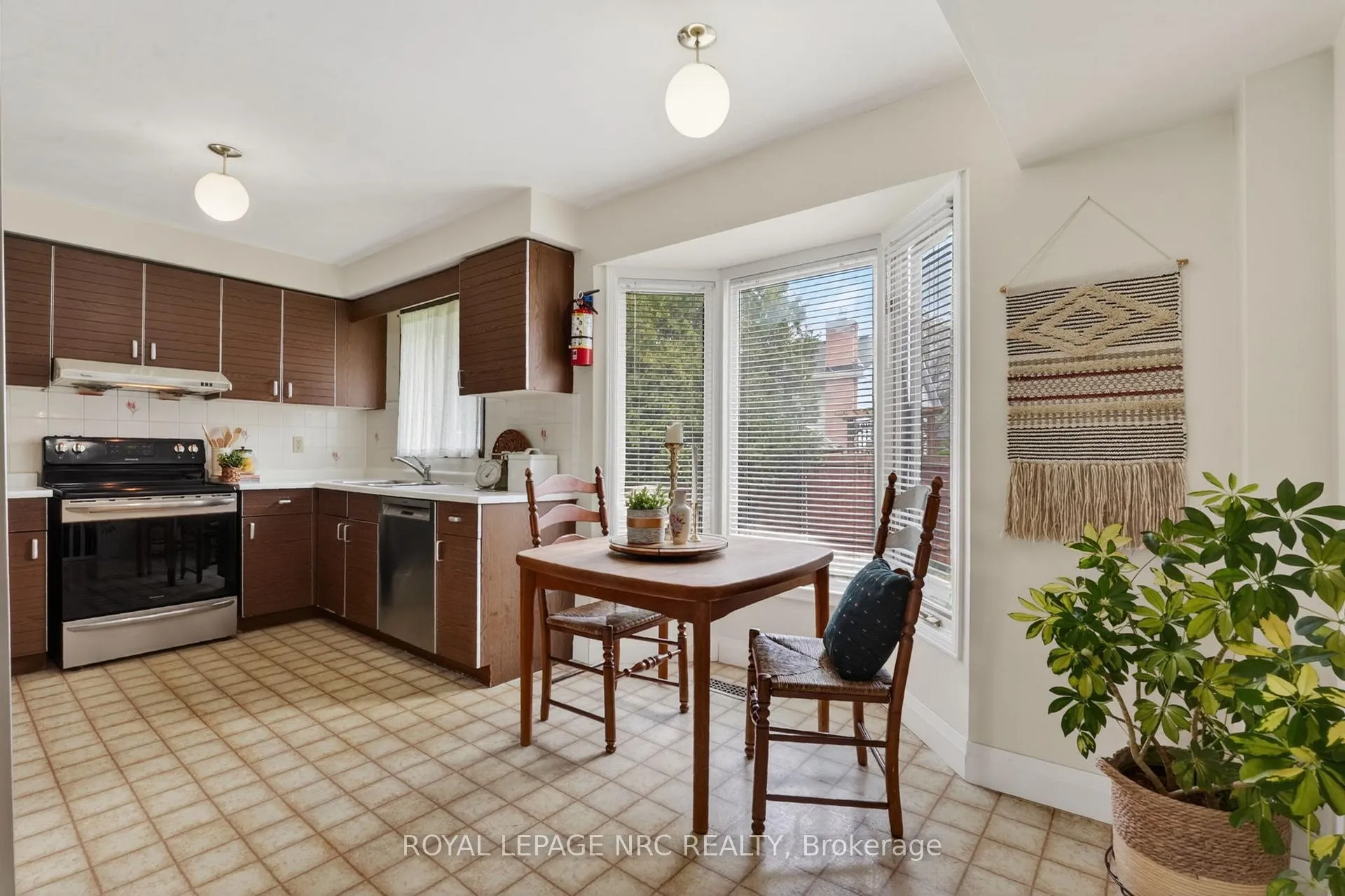 Photo 11 of 4502 Green Meadow Boulevard, Lincoln, Beamsville — HOMEH