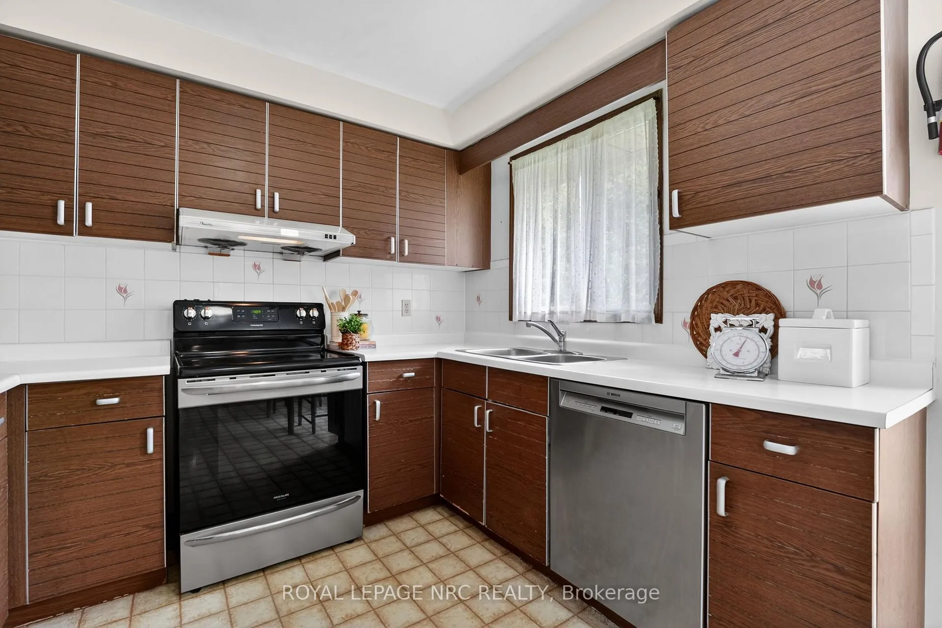 Photo 13 of 4502 Green Meadow Boulevard, Lincoln, Beamsville — HOMEH