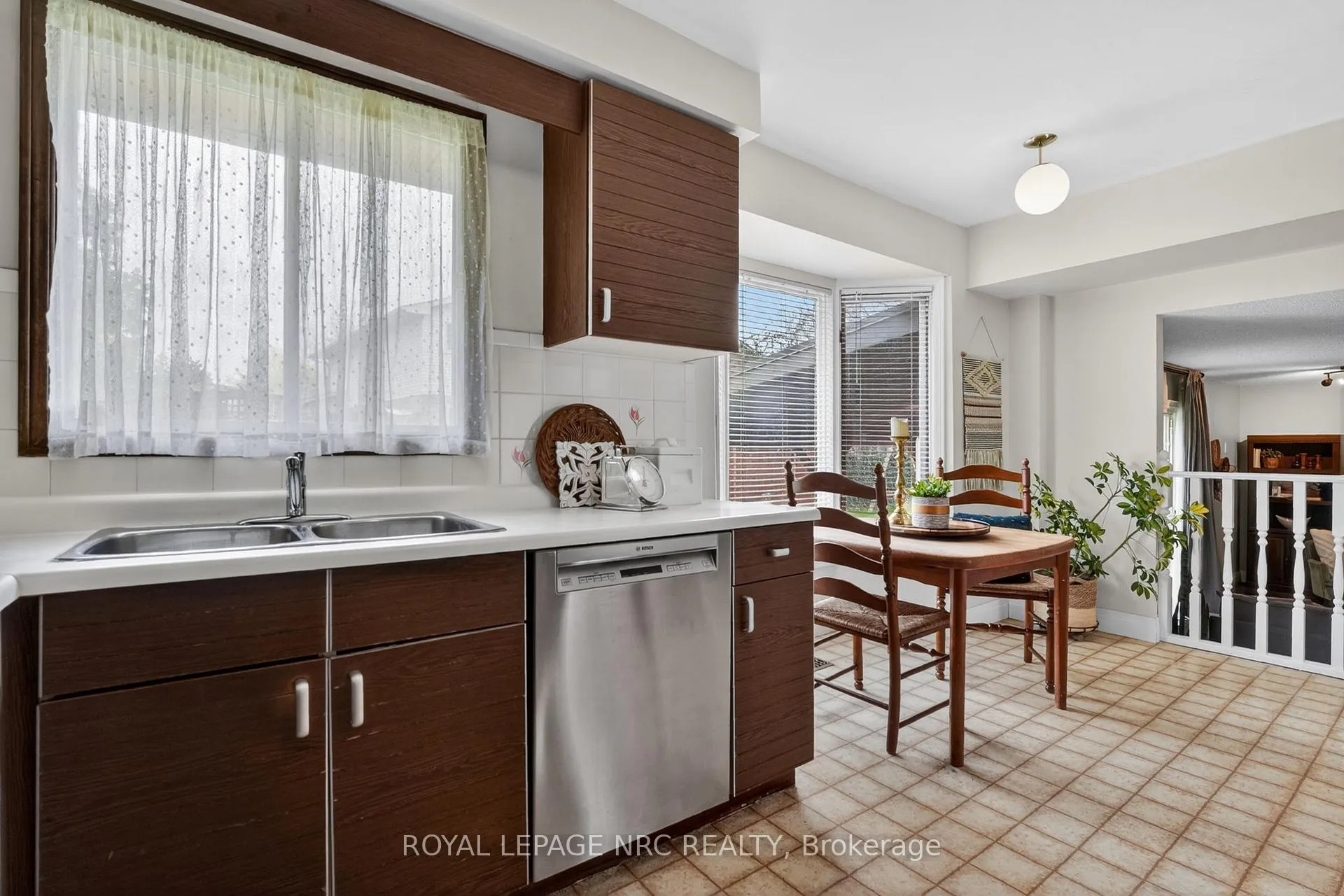 Photo 14 of 4502 Green Meadow Boulevard, Lincoln, Beamsville — HOMEH