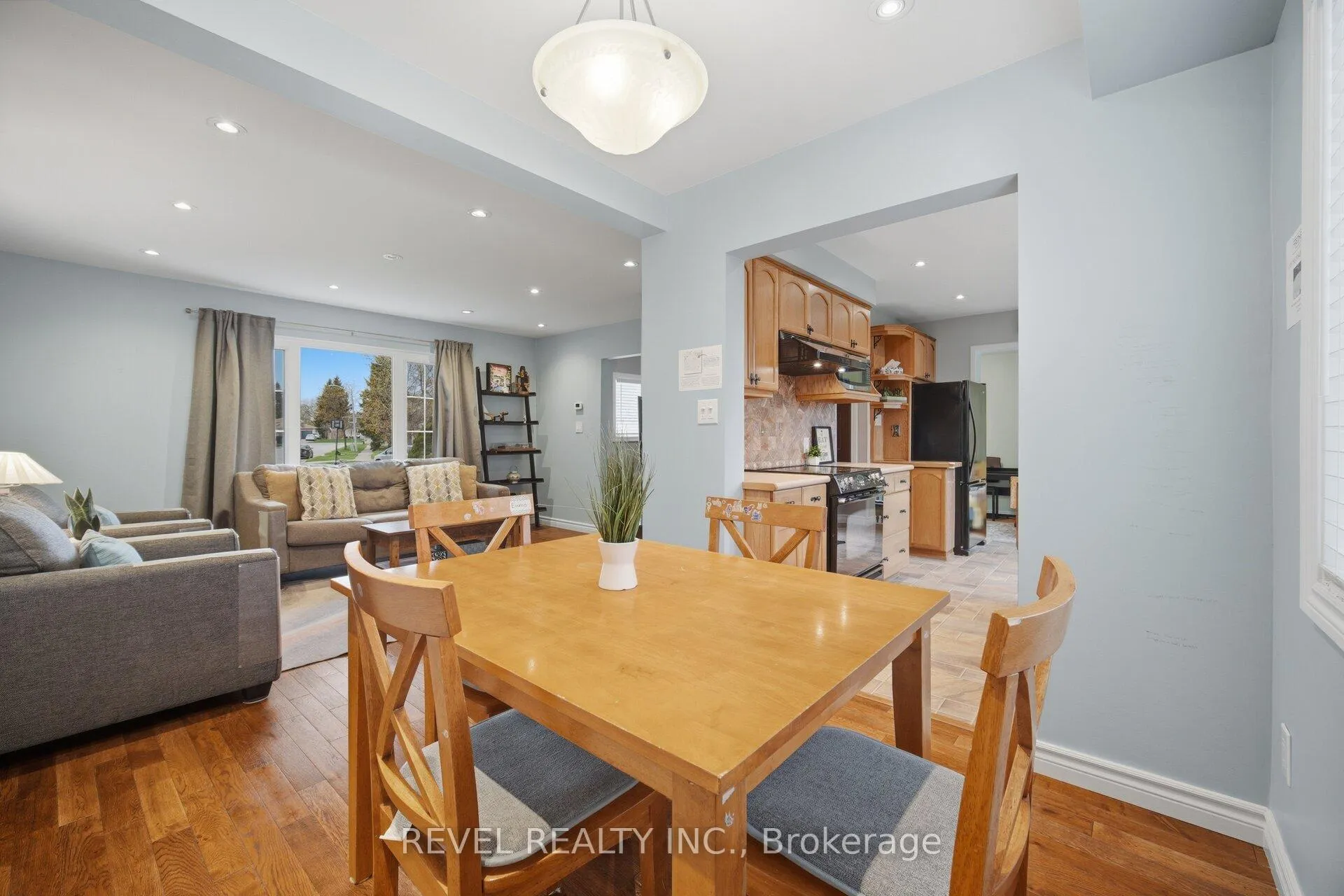 Photo 10 of 807 Secord Court, Milton, Dorset Park — HOMEH