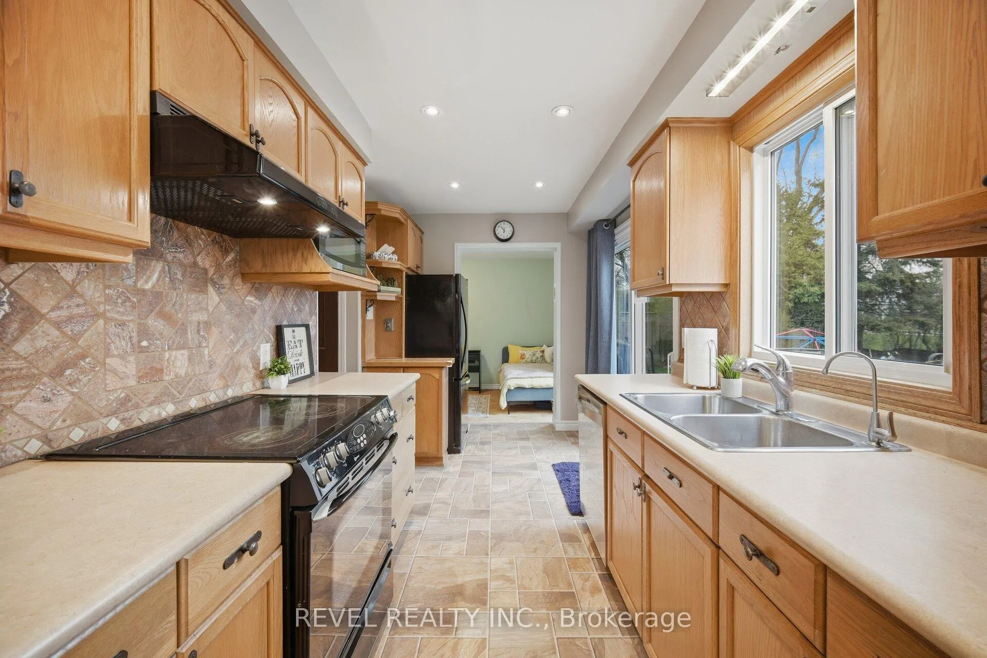 Photo 11 of 807 Secord Court, Milton, Dorset Park — HOMEH
