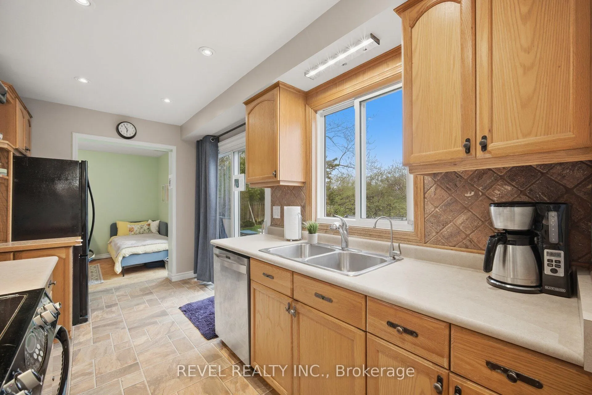 Photo 13 of 807 Secord Court, Milton, Dorset Park — HOMEH