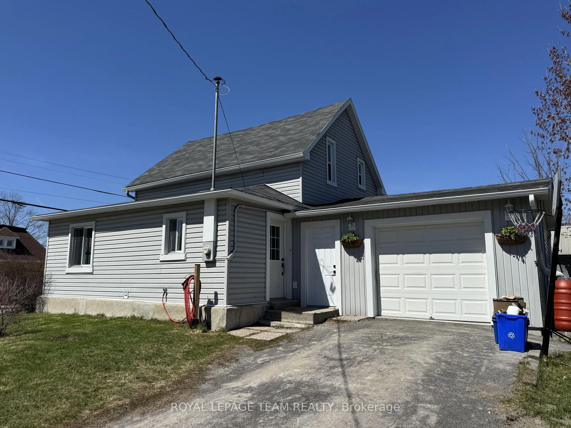 Photo 2 of 299 Elgin Street W, Arnprior — HOMEH