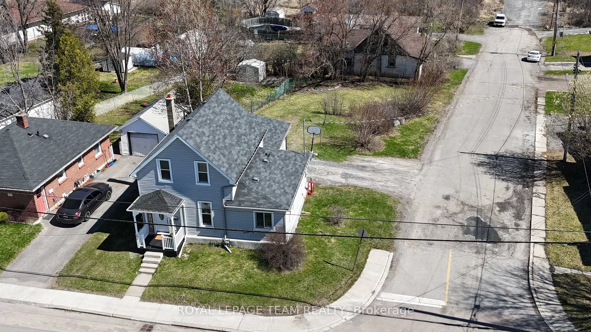 Photo 3 of 299 Elgin Street W, Arnprior — HOMEH