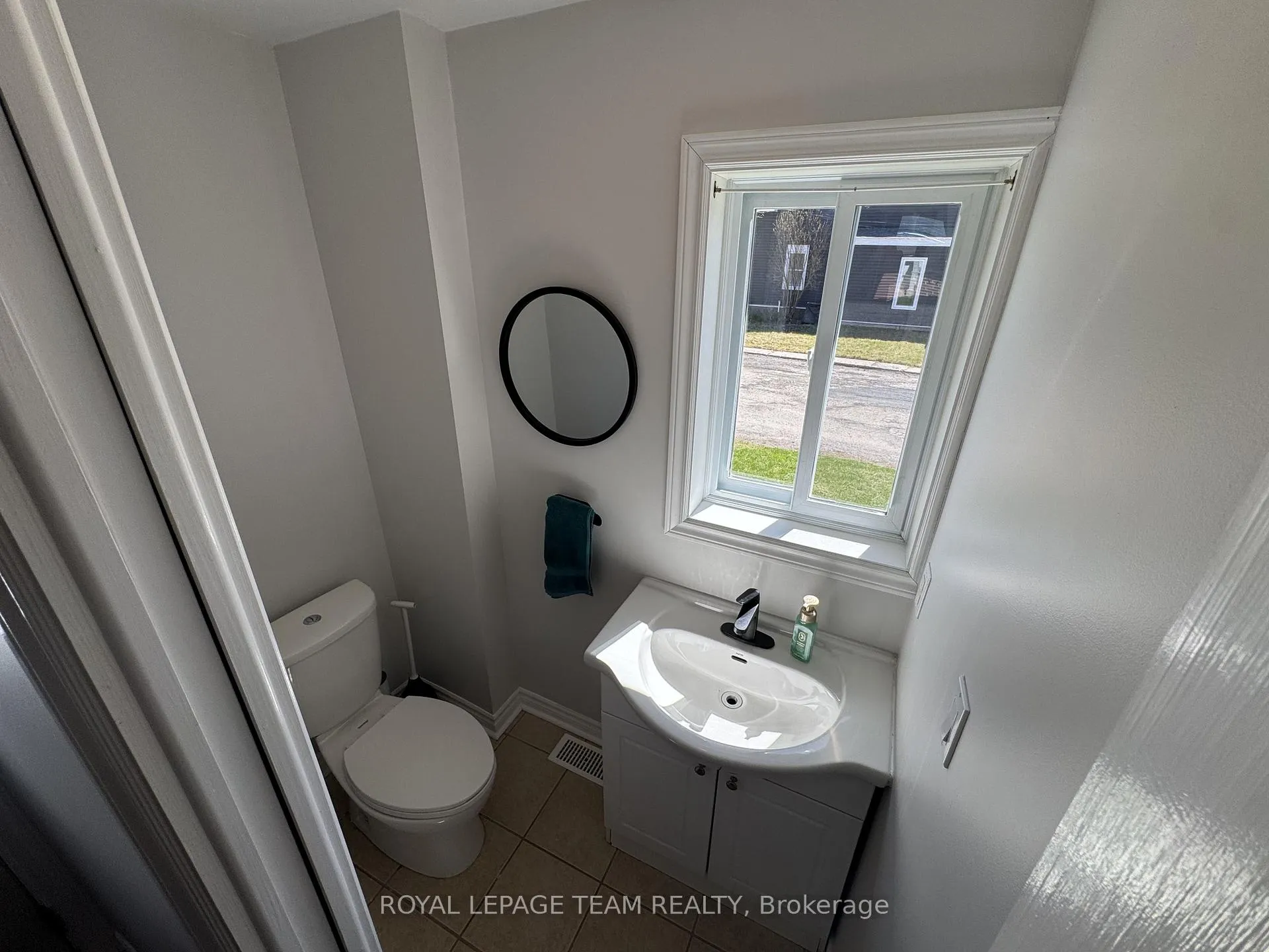 Photo 6 of 299 Elgin Street W, Arnprior — HOMEH