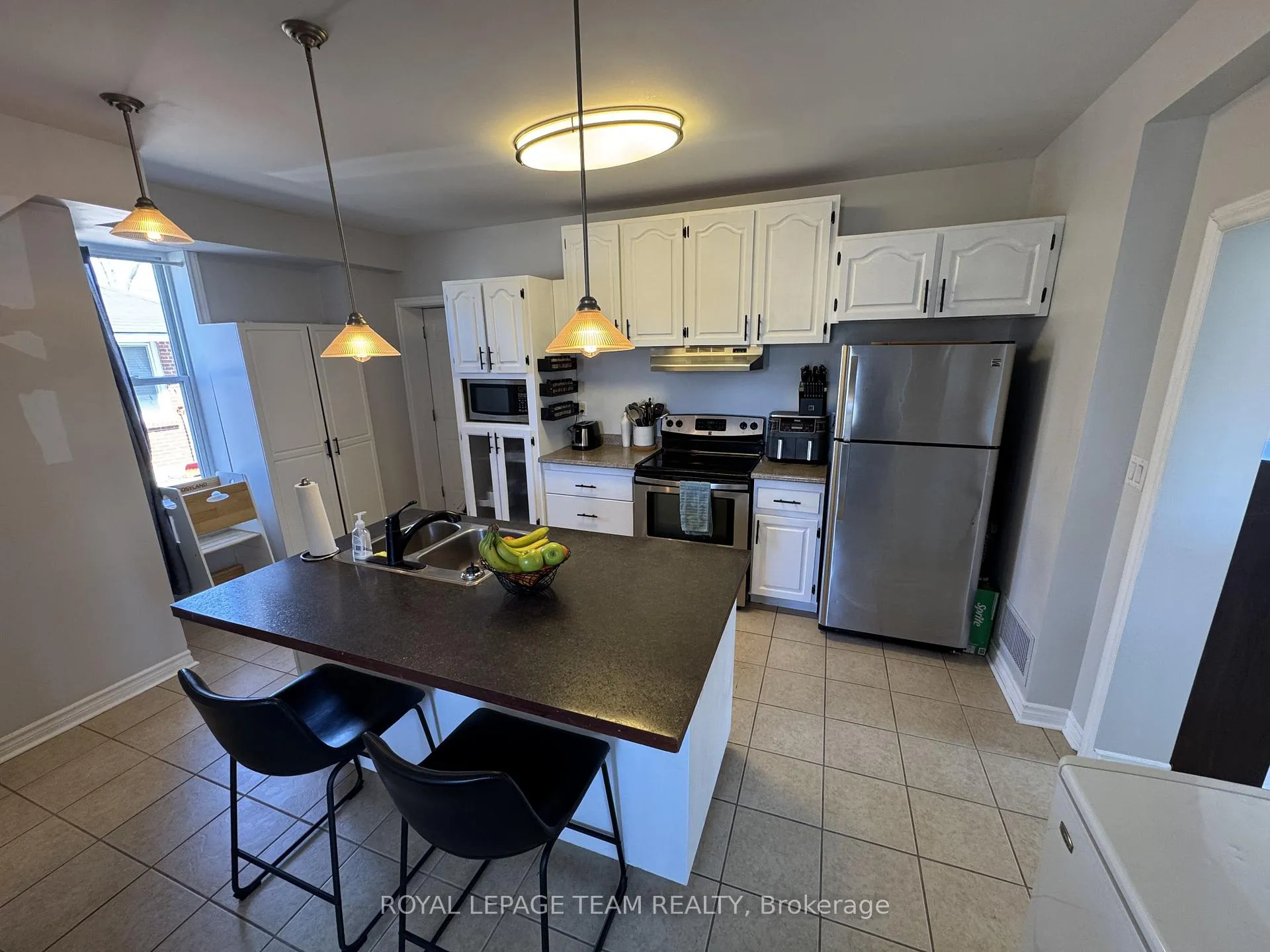 Photo 9 of 299 Elgin Street W, Arnprior — HOMEH