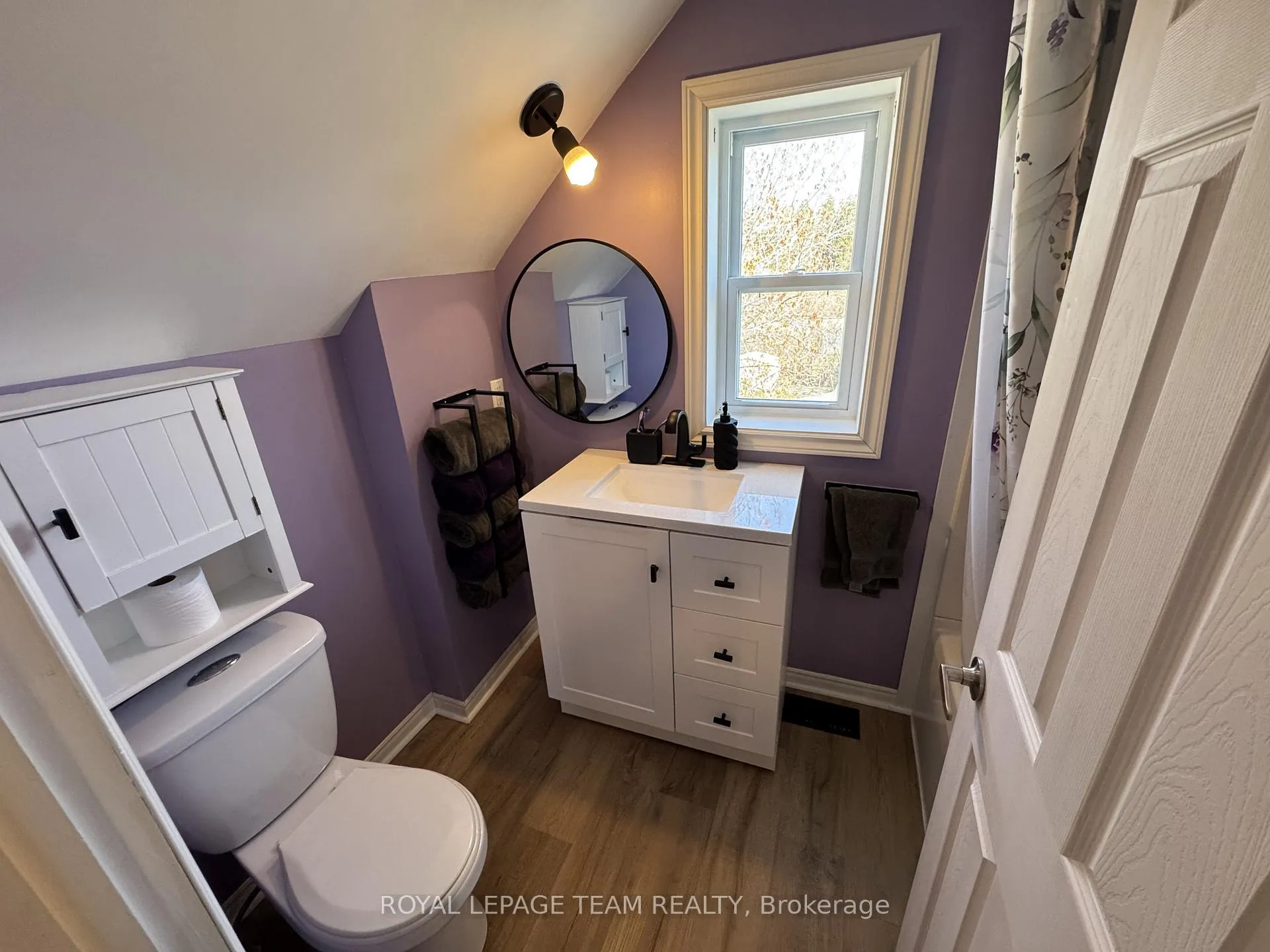 Photo 17 of 299 Elgin Street W, Arnprior — HOMEH