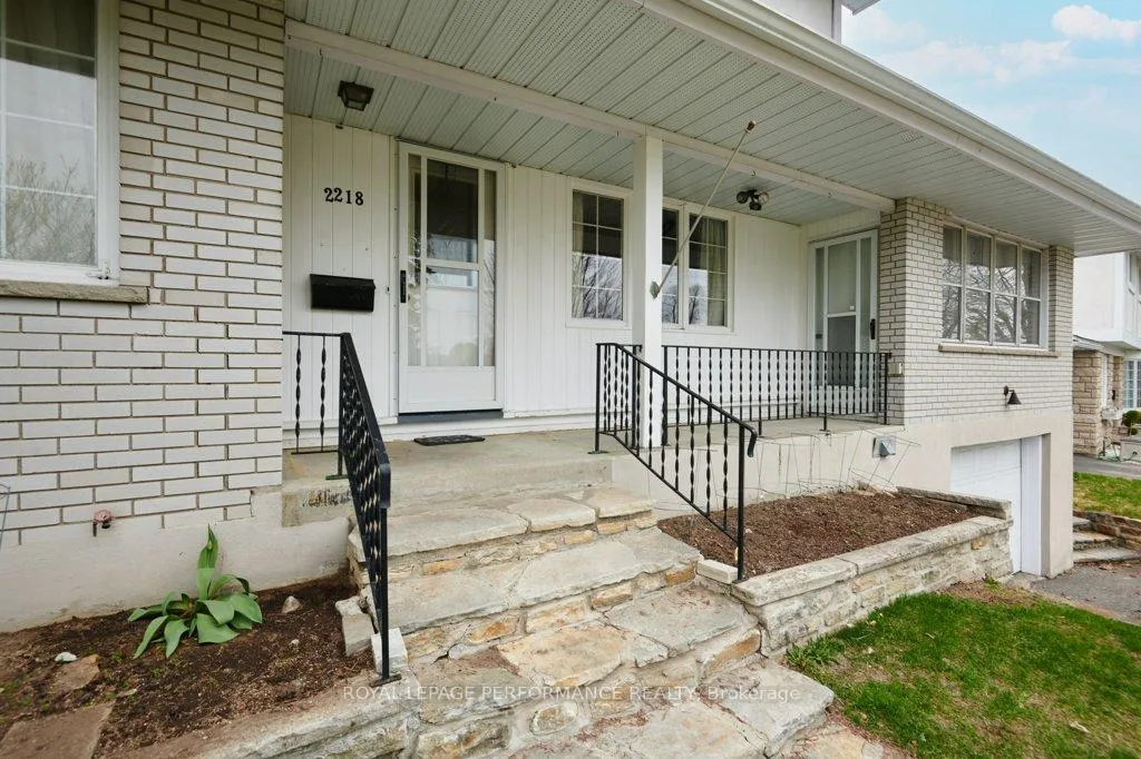 Photo 3 of 2218 Aster Street, Ottawa, Guildwood Estates - Urbandale Acres — HOMEH