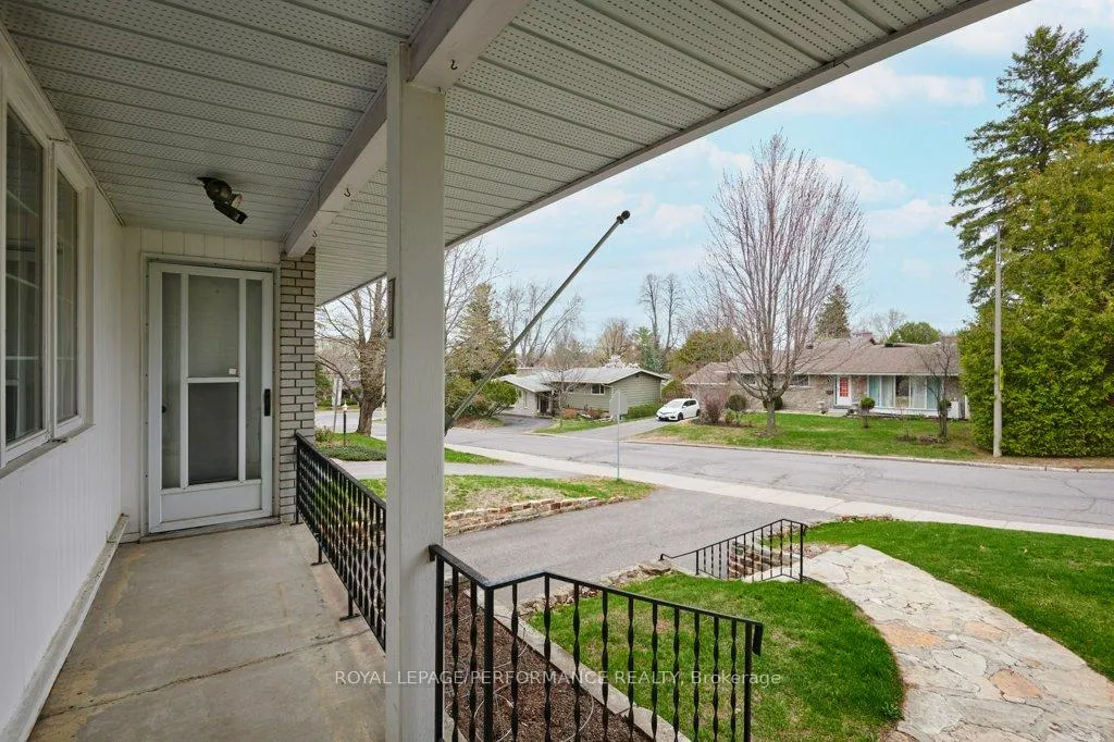 Photo 4 of 2218 Aster Street, Ottawa, Guildwood Estates - Urbandale Acres — HOMEH