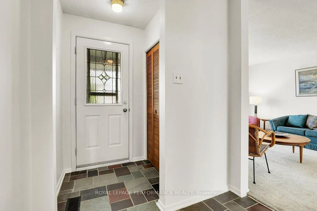 Photo 5 of 2218 Aster Street, Ottawa, Guildwood Estates - Urbandale Acres — HOMEH