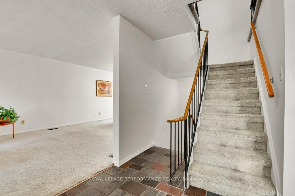 Photo 6 of 2218 Aster Street, Ottawa, Guildwood Estates - Urbandale Acres — HOMEH
