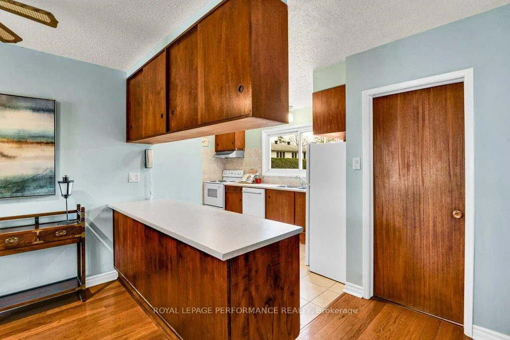 Photo 11 of 2218 Aster Street, Ottawa, Guildwood Estates - Urbandale Acres — HOMEH