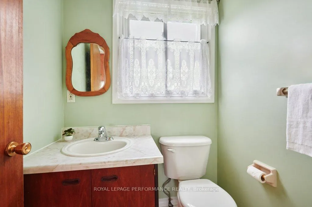 Photo 16 of 2218 Aster Street, Ottawa, Guildwood Estates - Urbandale Acres — HOMEH