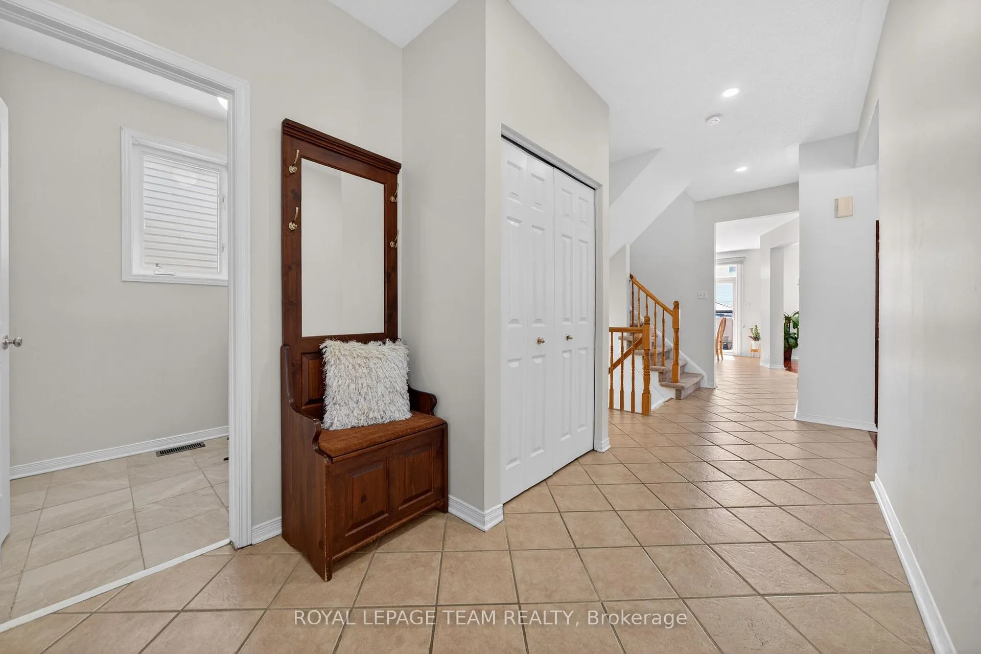 Photo 4 of 632 Valin Street, Ottawa, Fallingbrook/Gardenway South — HOMEH