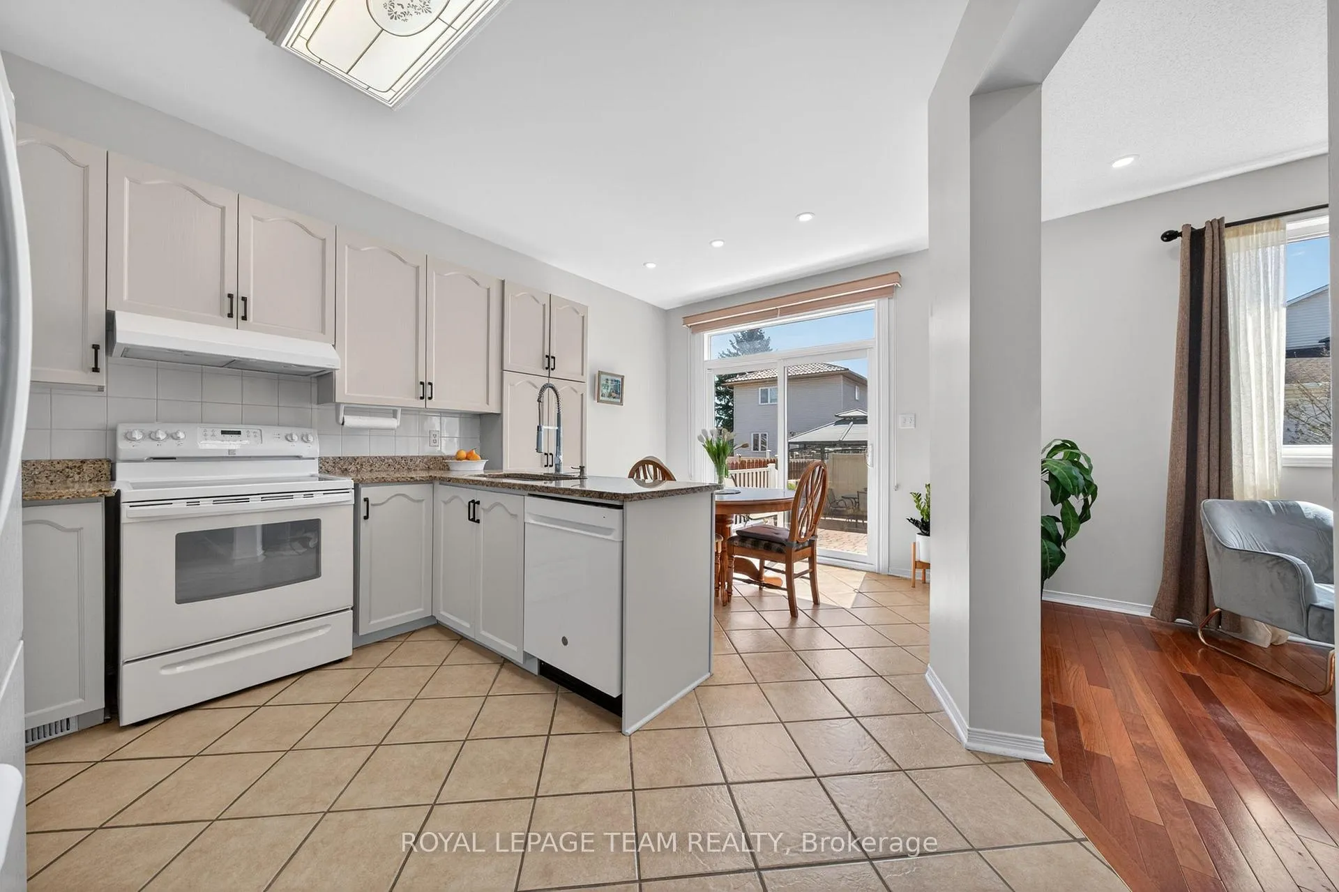 Photo 10 of 632 Valin Street, Ottawa, Fallingbrook/Gardenway South — HOMEH