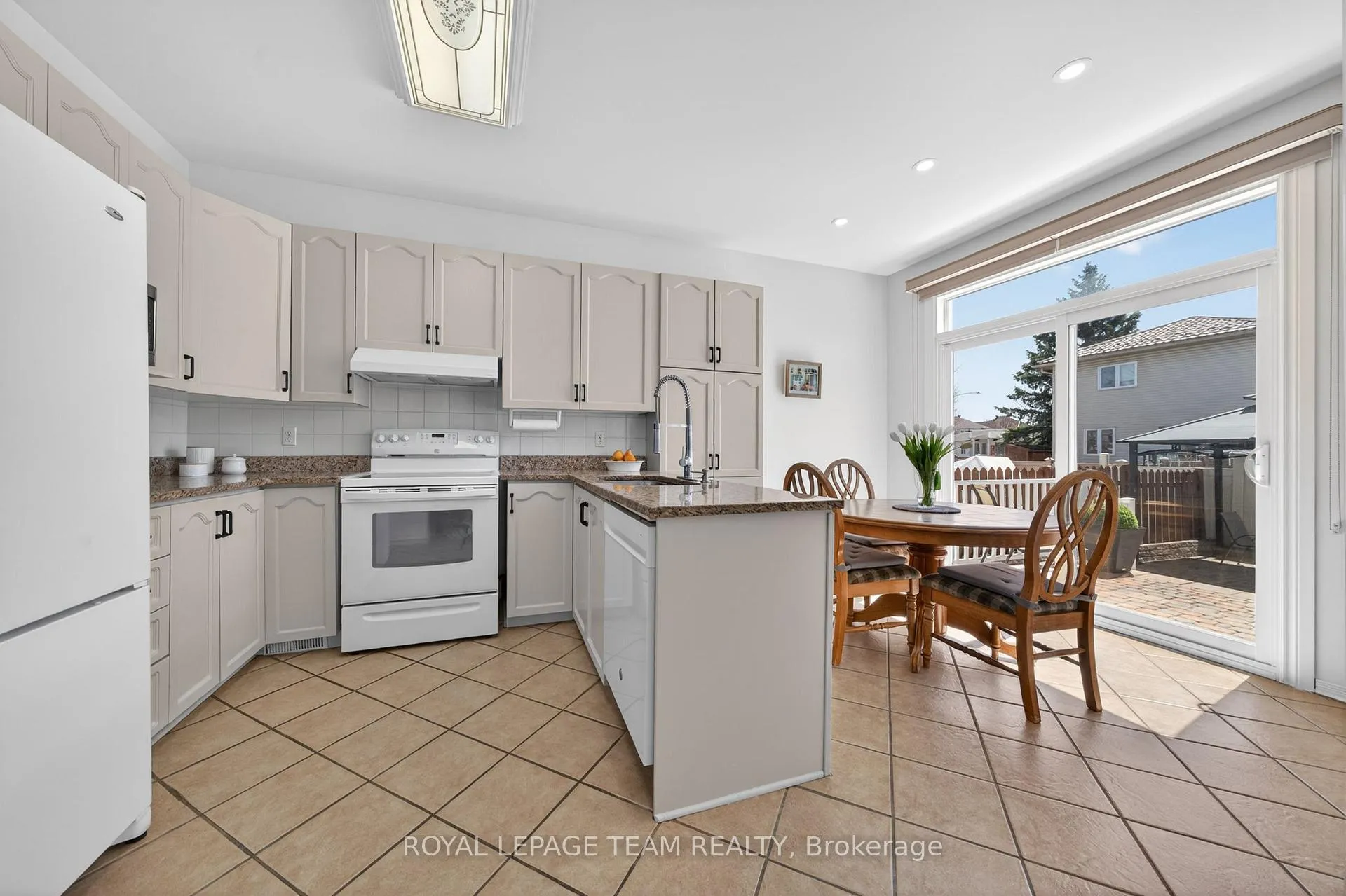 Photo 11 of 632 Valin Street, Ottawa, Fallingbrook/Gardenway South — HOMEH