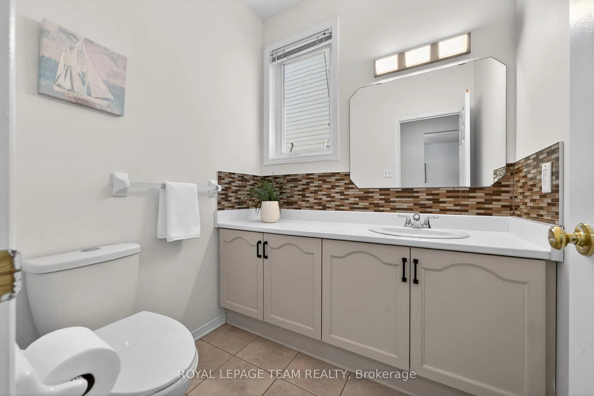 Photo 18 of 632 Valin Street, Ottawa, Fallingbrook/Gardenway South — HOMEH