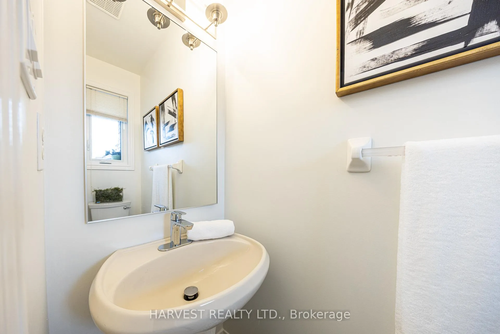 Photo 4 of 177 Vanguard Road, Vaughan, Patterson — HOMEH