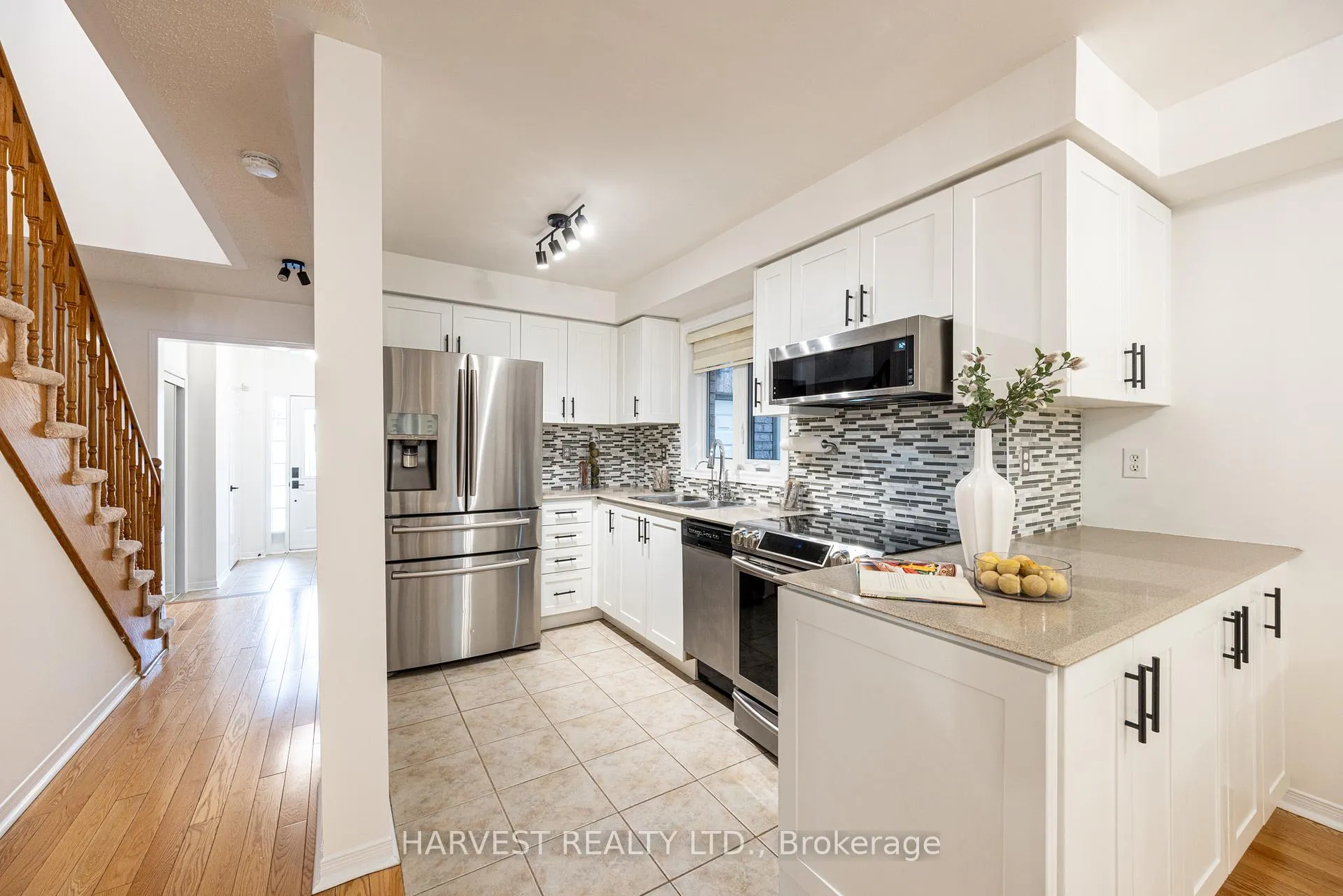 Photo 5 of 177 Vanguard Road, Vaughan, Patterson — HOMEH