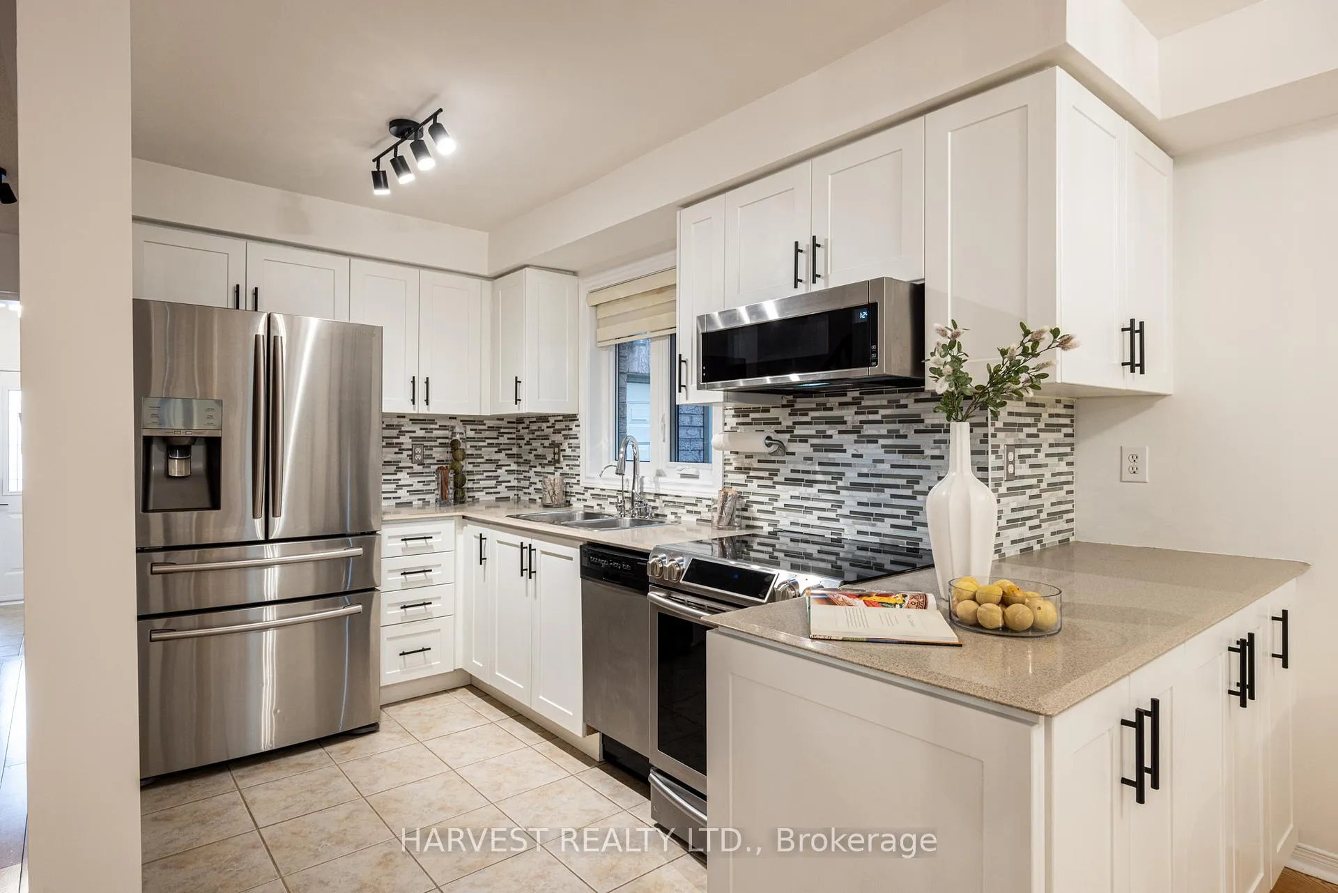 Photo 6 of 177 Vanguard Road, Vaughan, Patterson — HOMEH