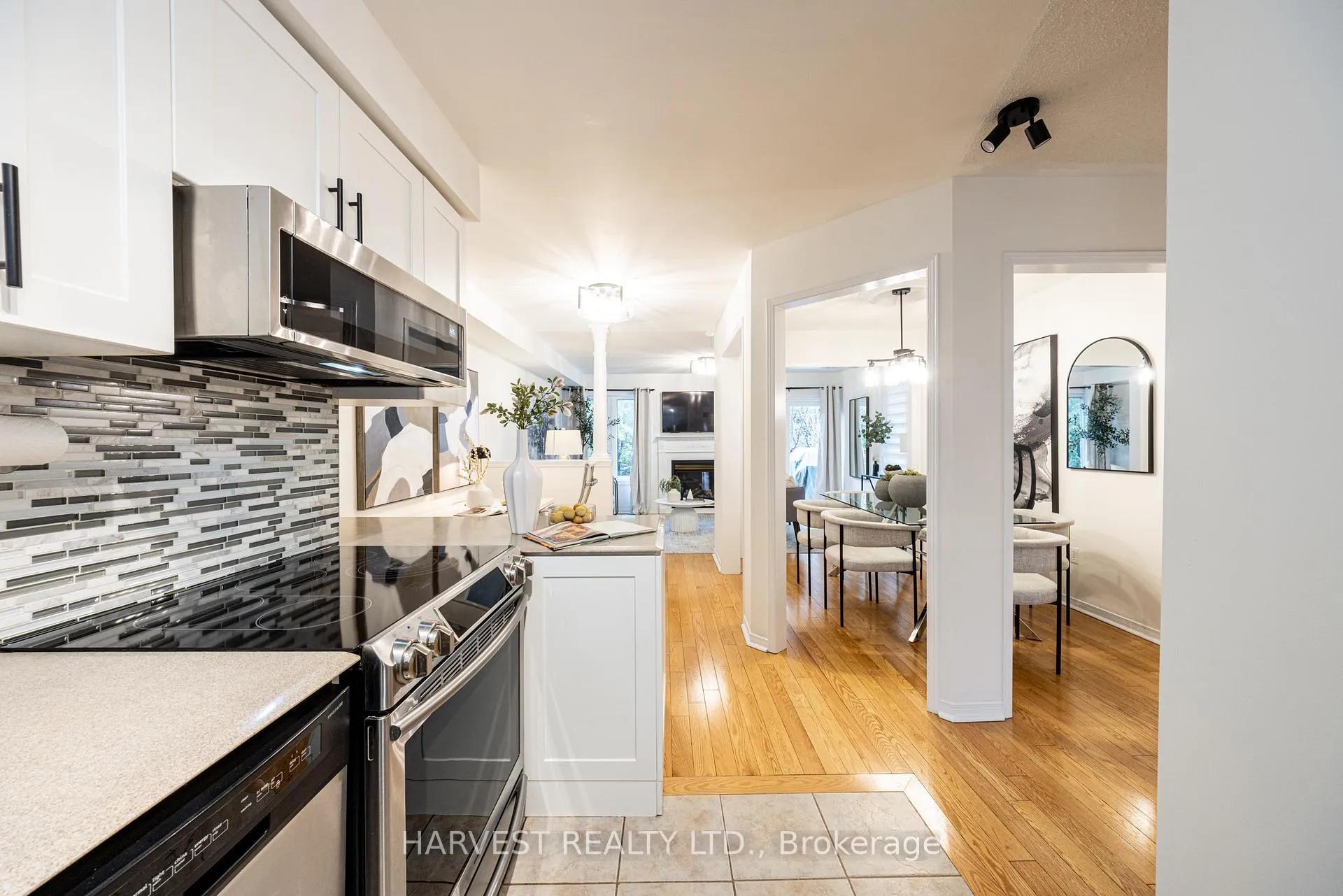 Photo 7 of 177 Vanguard Road, Vaughan, Patterson — HOMEH