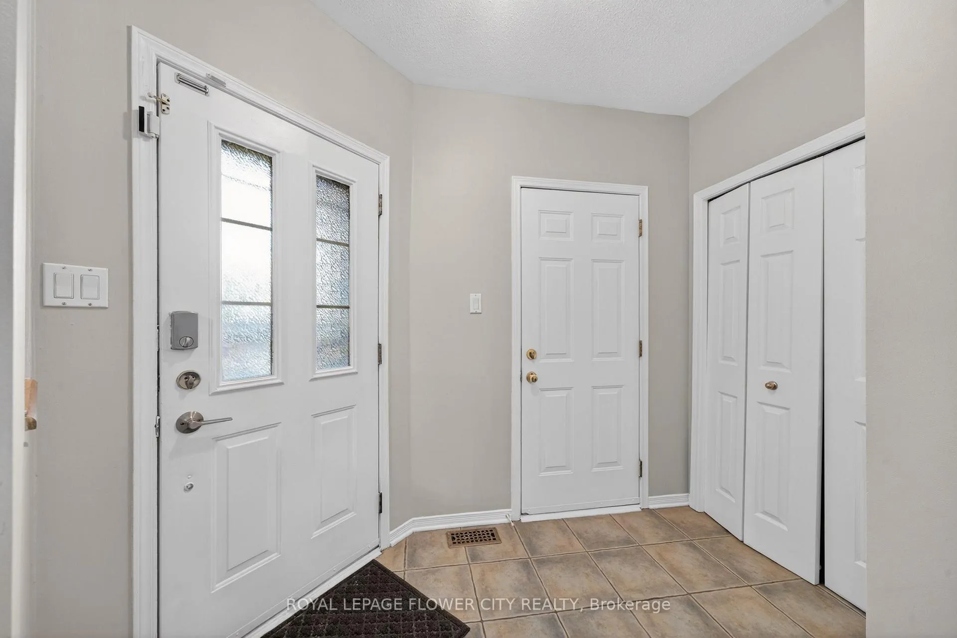 Photo 5 of 47 Inverkip Avenue, Ottawa, Hunt Club Park/Greenboro — HOMEH