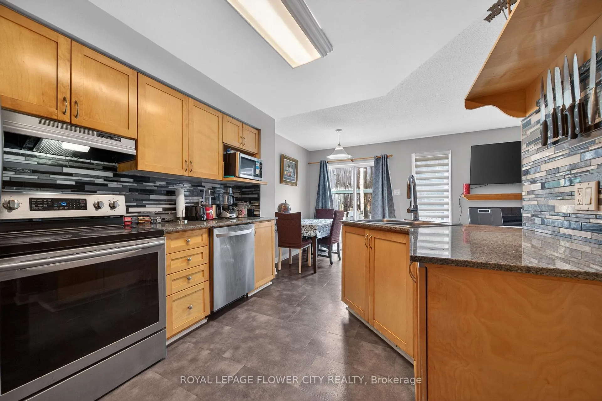 Photo 12 of 47 Inverkip Avenue, Ottawa, Hunt Club Park/Greenboro — HOMEH