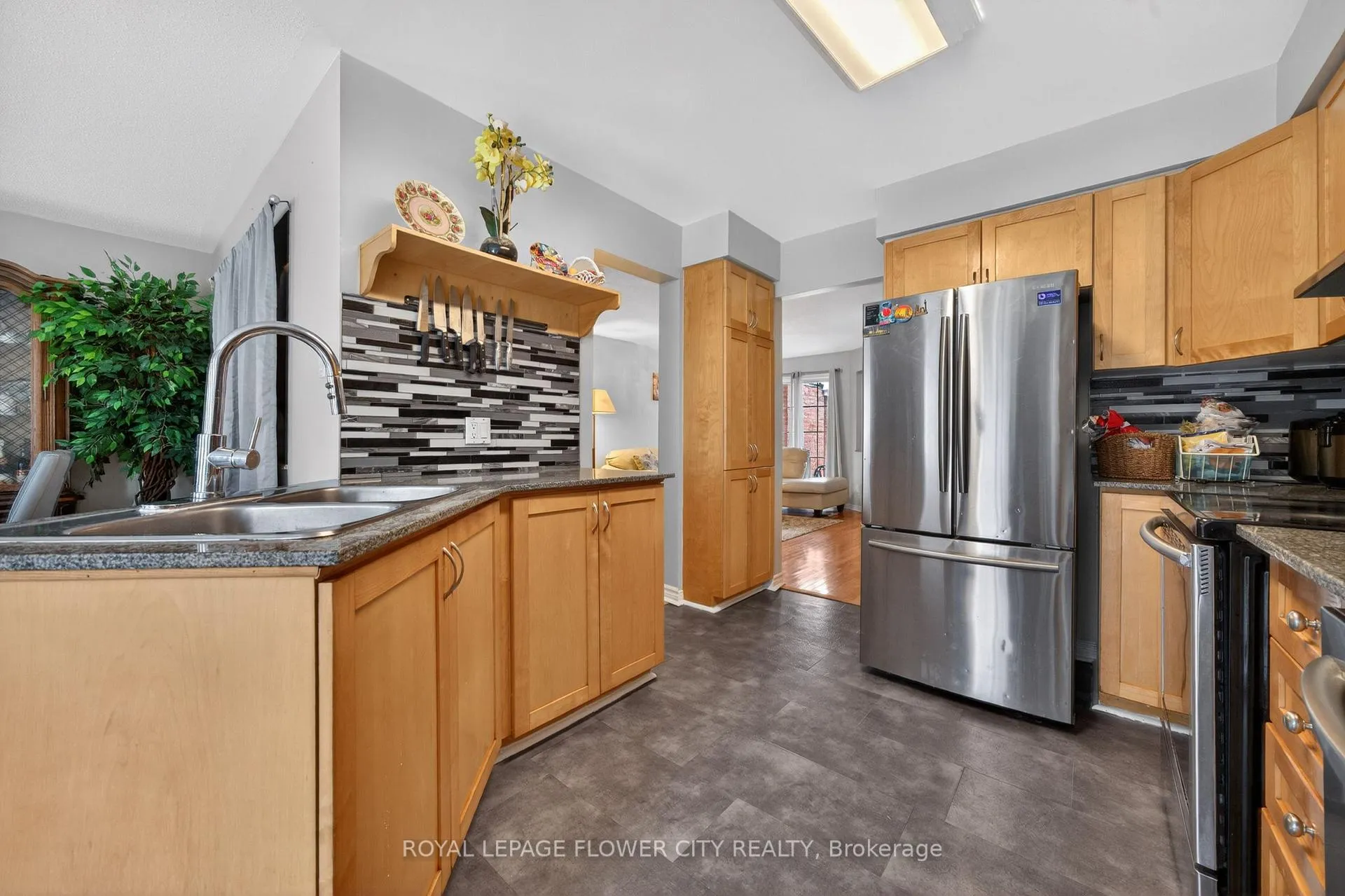 Photo 14 of 47 Inverkip Avenue, Ottawa, Hunt Club Park/Greenboro — HOMEH