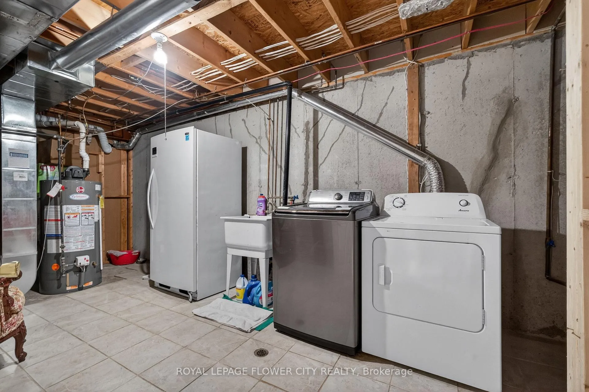 Photo 26 of 47 Inverkip Avenue, Ottawa, Hunt Club Park/Greenboro — HOMEH