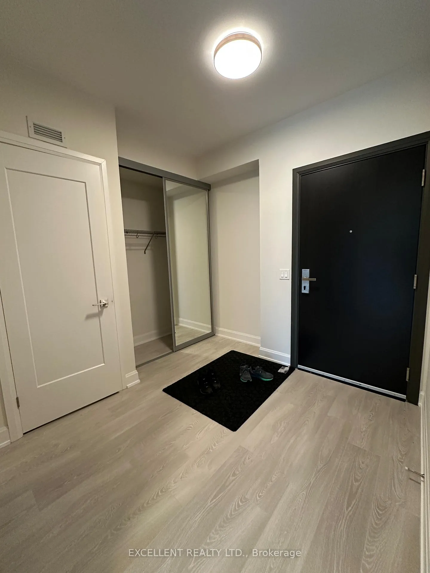Photo 2 of Unit 805, 38 Water Walk Drive, Markham, Unionville — HOMEH