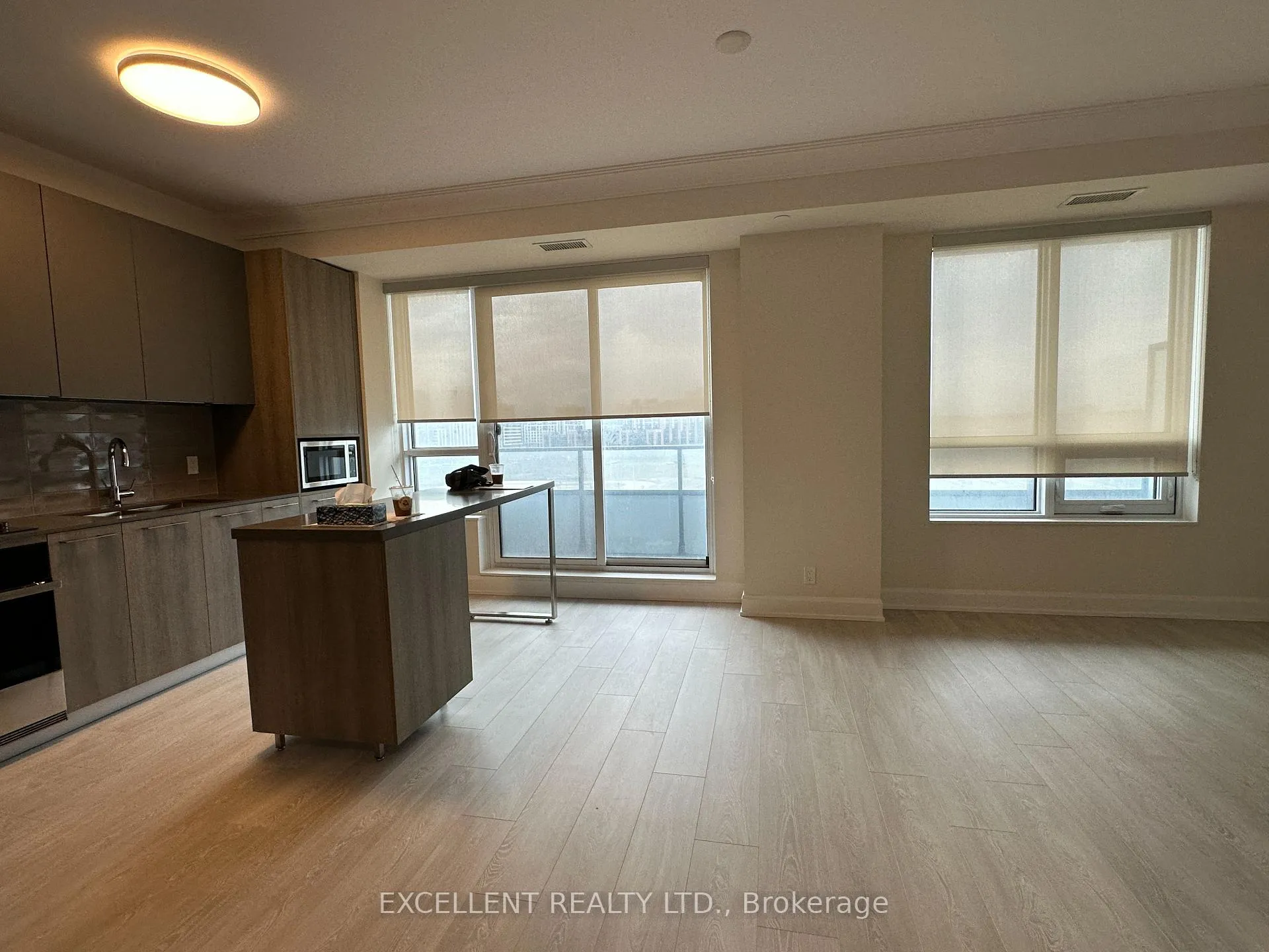 Photo 4 of Unit 805, 38 Water Walk Drive, Markham, Unionville — HOMEH