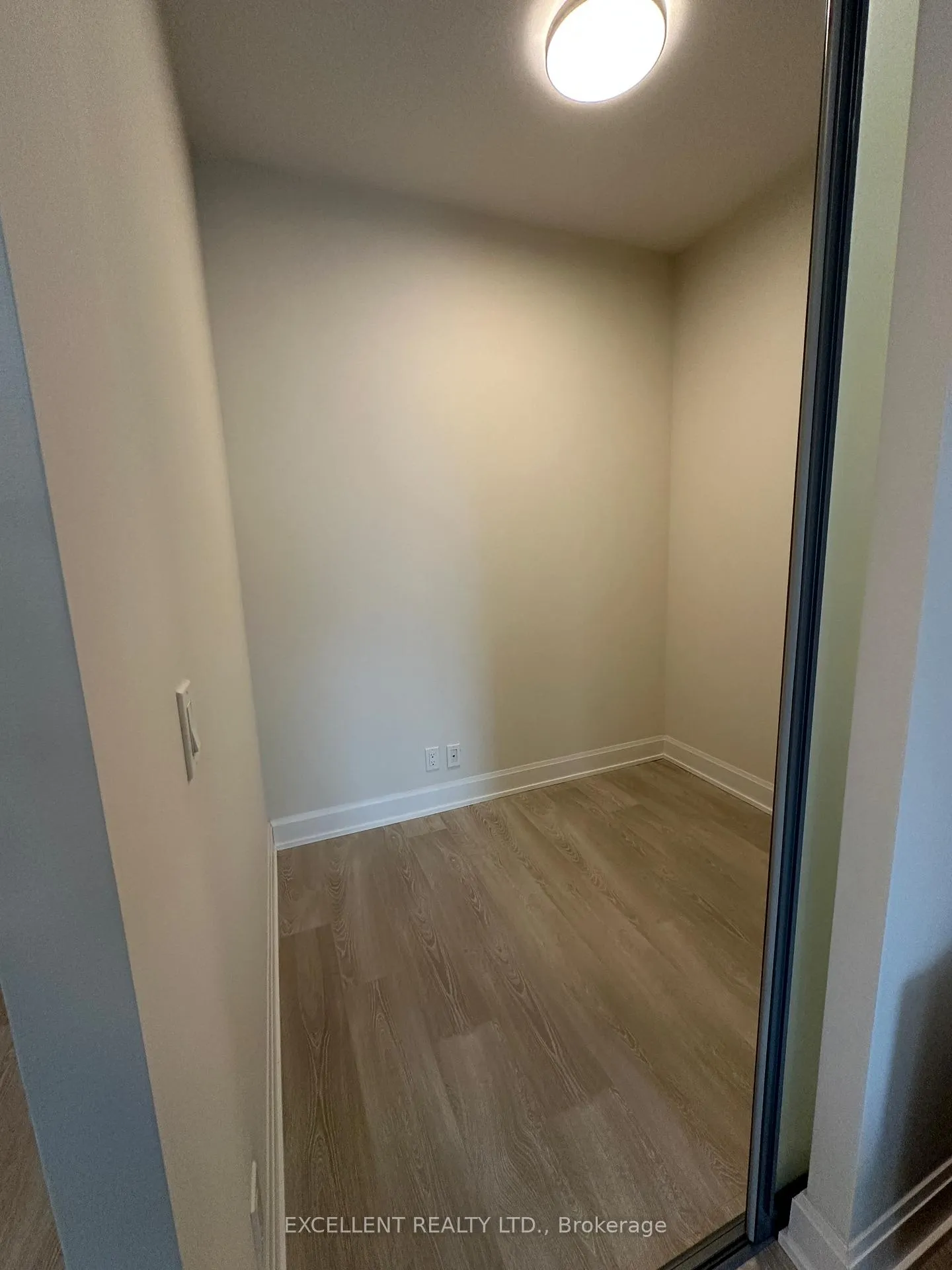 Photo 7 of Unit 805, 38 Water Walk Drive, Markham, Unionville — HOMEH