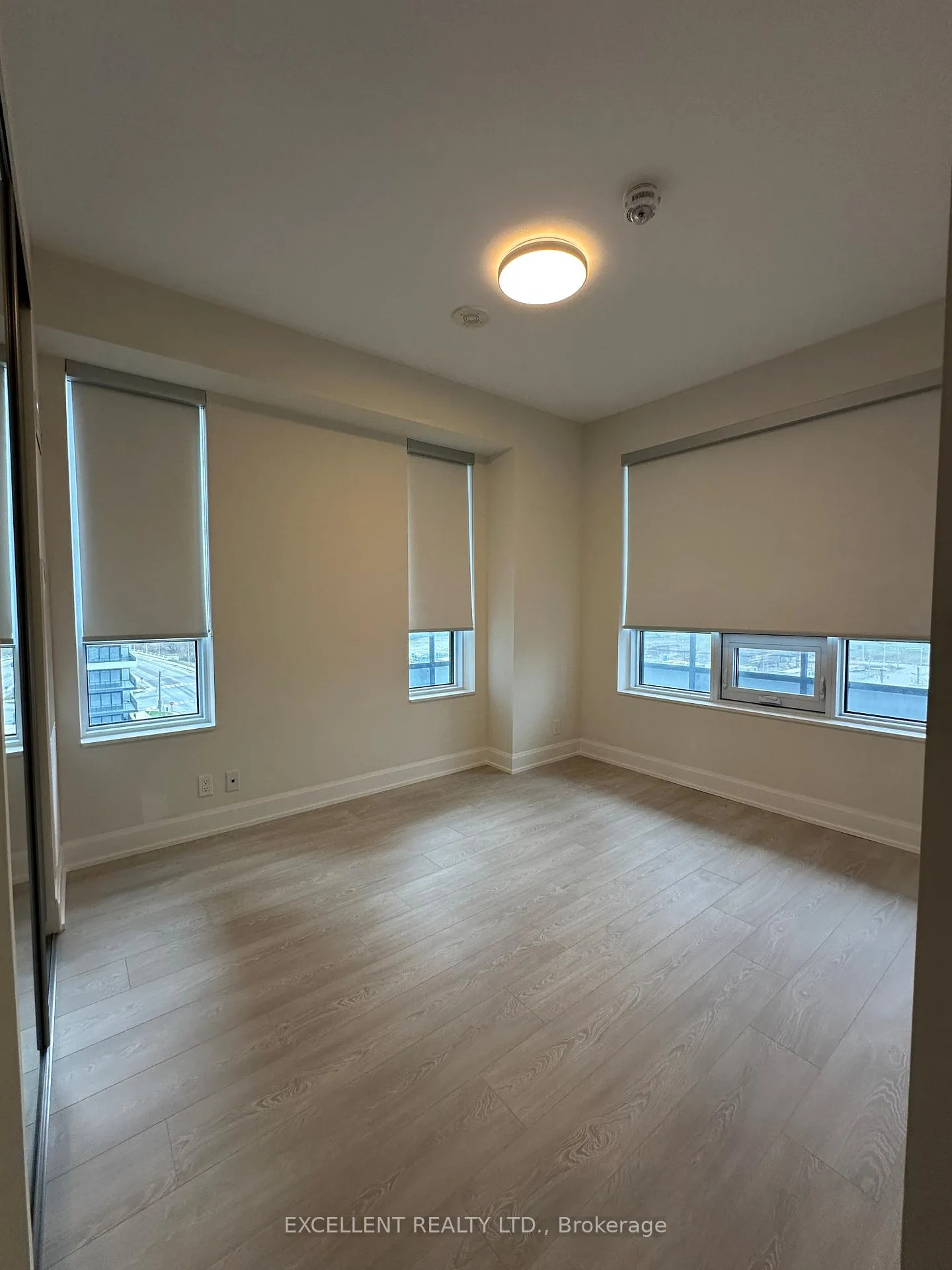 Photo 10 of Unit 805, 38 Water Walk Drive, Markham, Unionville — HOMEH