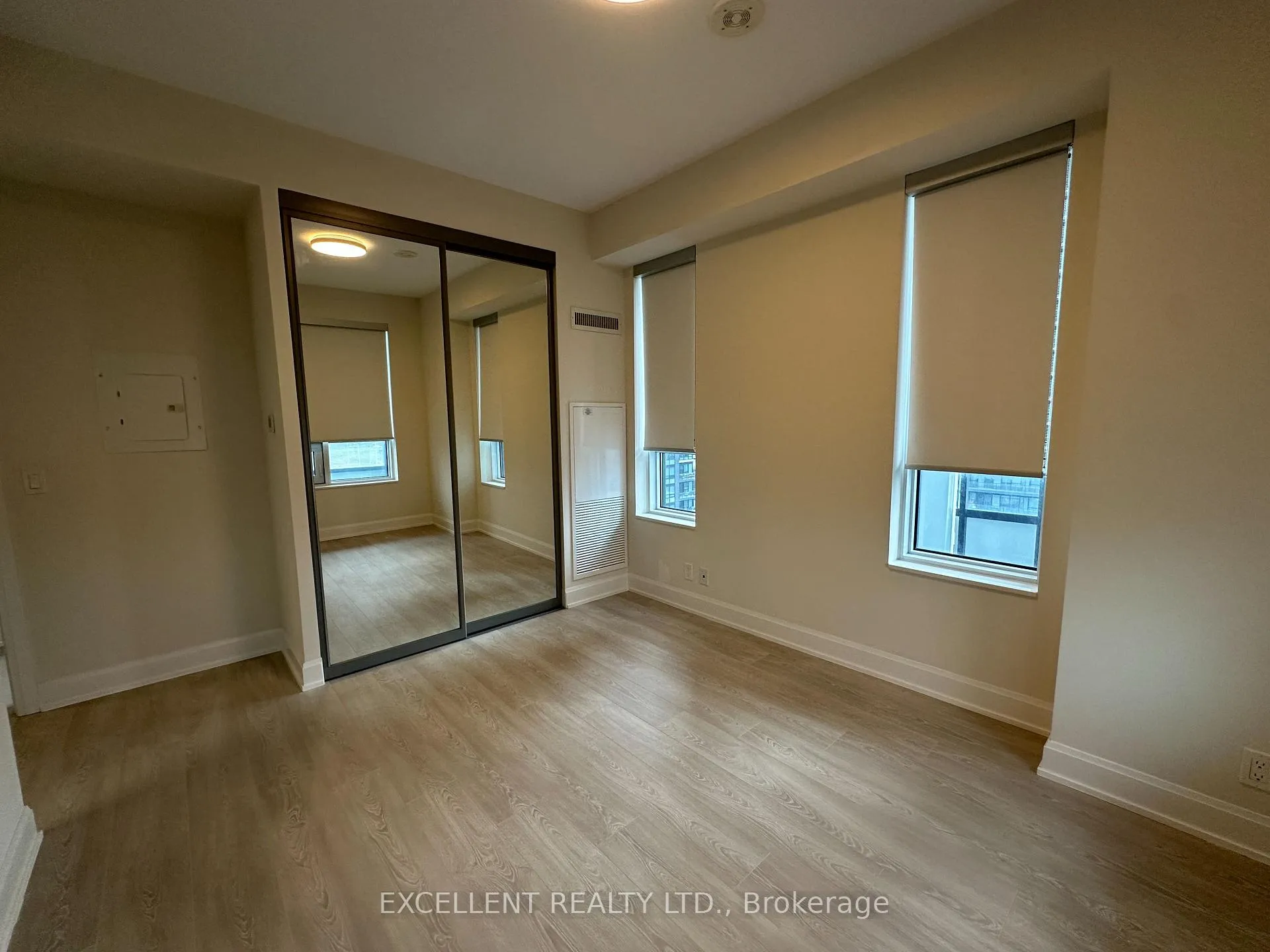 Photo 11 of Unit 805, 38 Water Walk Drive, Markham, Unionville — HOMEH